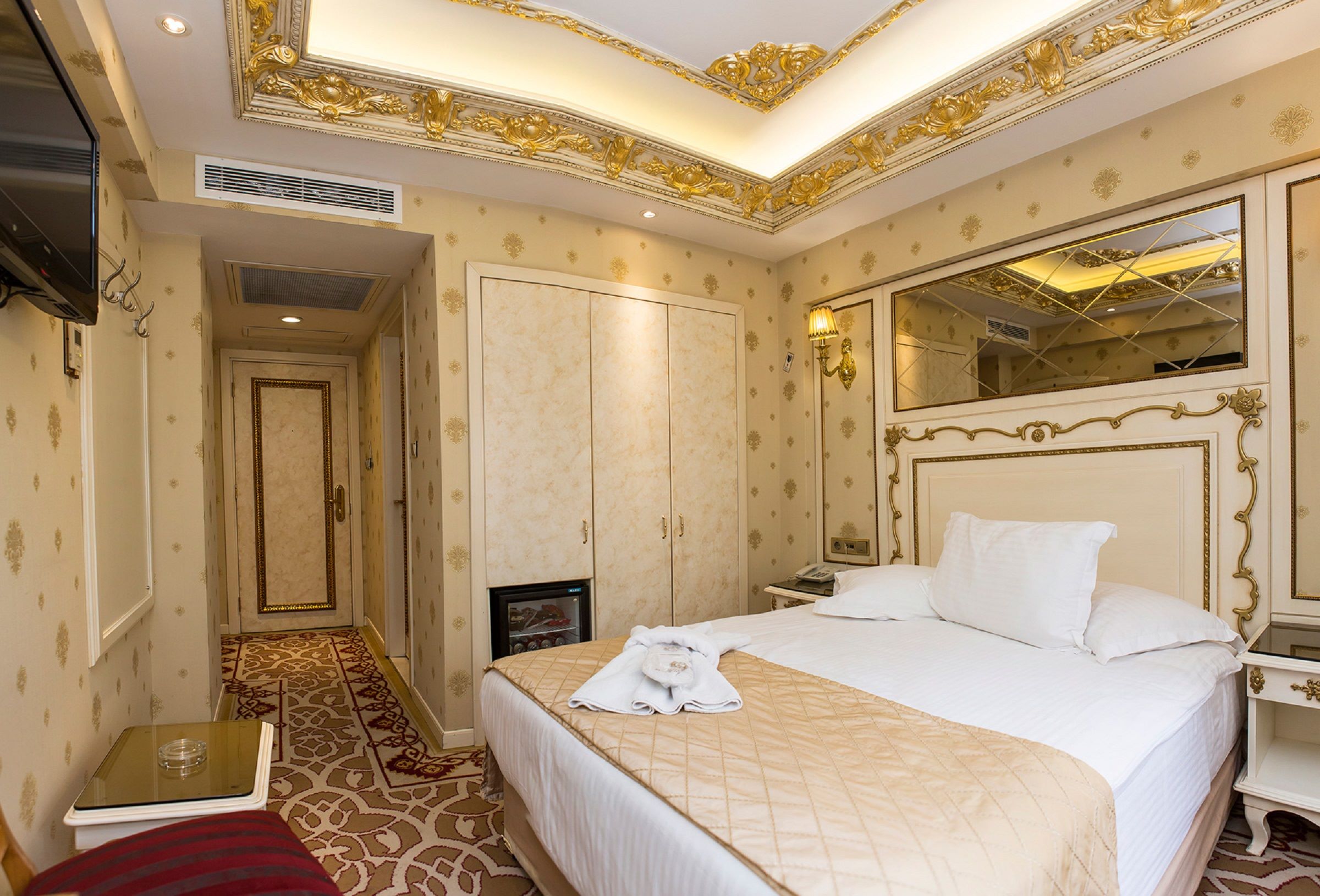 Buyuk hotel. Hamit Hotel Istanbul 4* (Лалели). Hamit Hotel Istanbul. Sultan Hamit Hotel Istanbul.