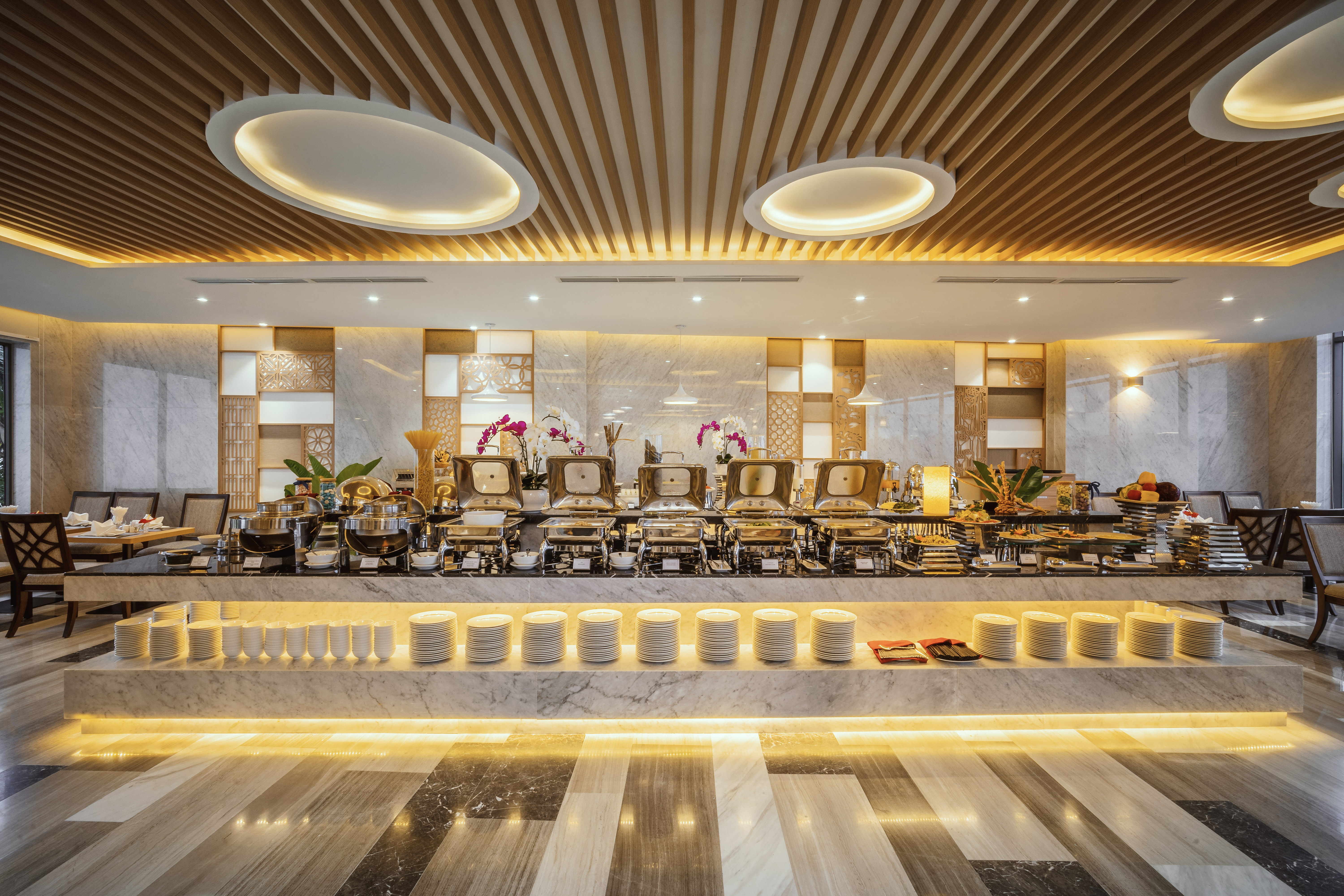 Navy hotel nha. Navada Beach Hotel 4*. Нячанг Вьетнам. Sunrise nha trang Beach Hotel & Spa 5*. Navy Hotel cam ranh 4*.