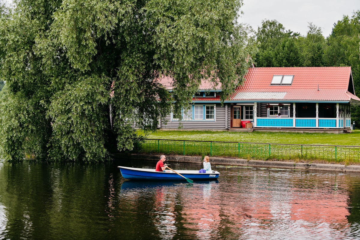 Загородный клуб романтик. Москоу Кантри клаб шатер. Кантри клаб Красногорск. Икша Кантри клаб. Кантри клаб Чебоксары.