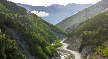 Serpentine-road-in-Ingushetia-s365.jpg
