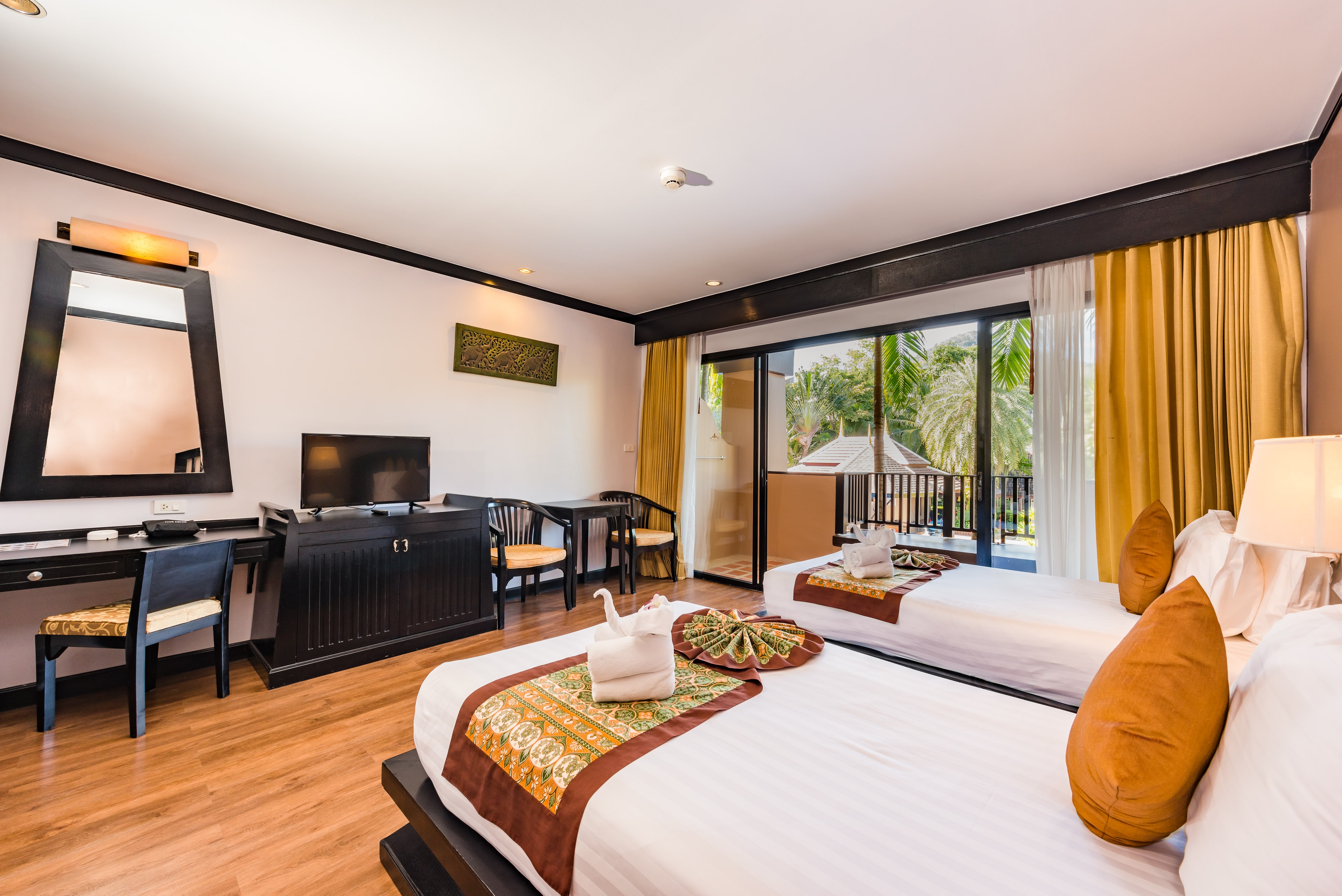 Панвабури бичфронт резорт пхукет. Princess kamala beachfront hotel. Отель принцесс камала тайланд. Princess kamala beach. Ranwaburi beachfront resort пхукет отель.