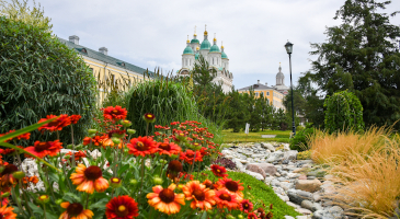 ancient-trinity-cathedral-on-territory-kremlin-astrakjan-s.jpg