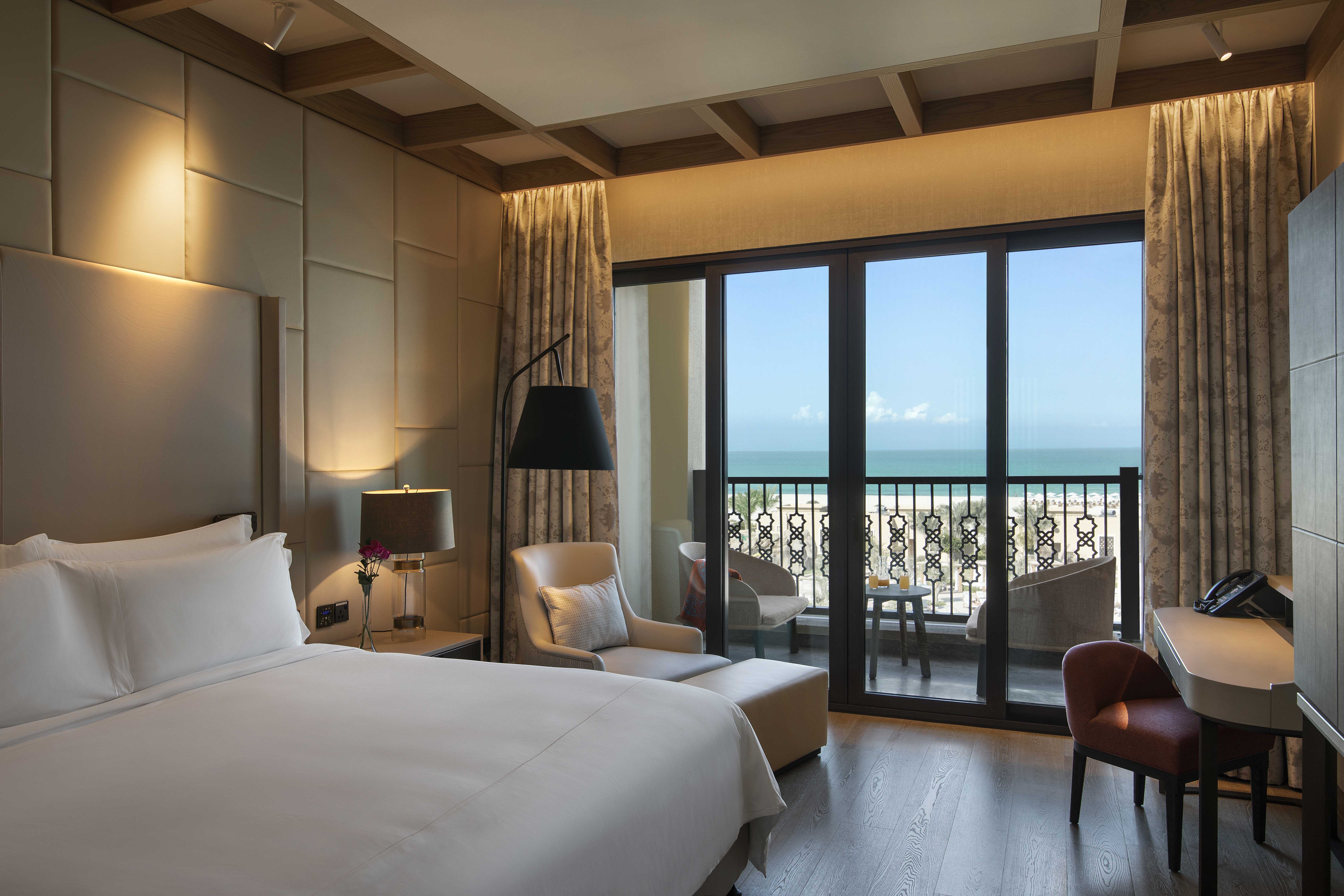 Саадият ротана резорт абу даби. Садиат ротана в Абу Даби отель. Saadiyat Rotana Resort & Villas. Saadiyat Rotana пляж.