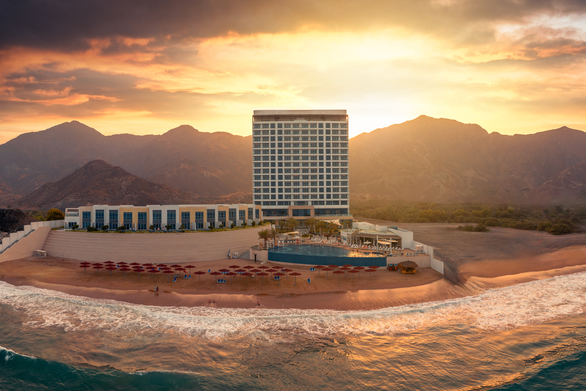 Royal m hotel al aqah. Ле Меридиан Фуджейра. Le Meridien al Aqah Fujairah. Le Meridien al Aqah Beach Resort 5 Фуджейра. Эмират Эль-Фуджайра.