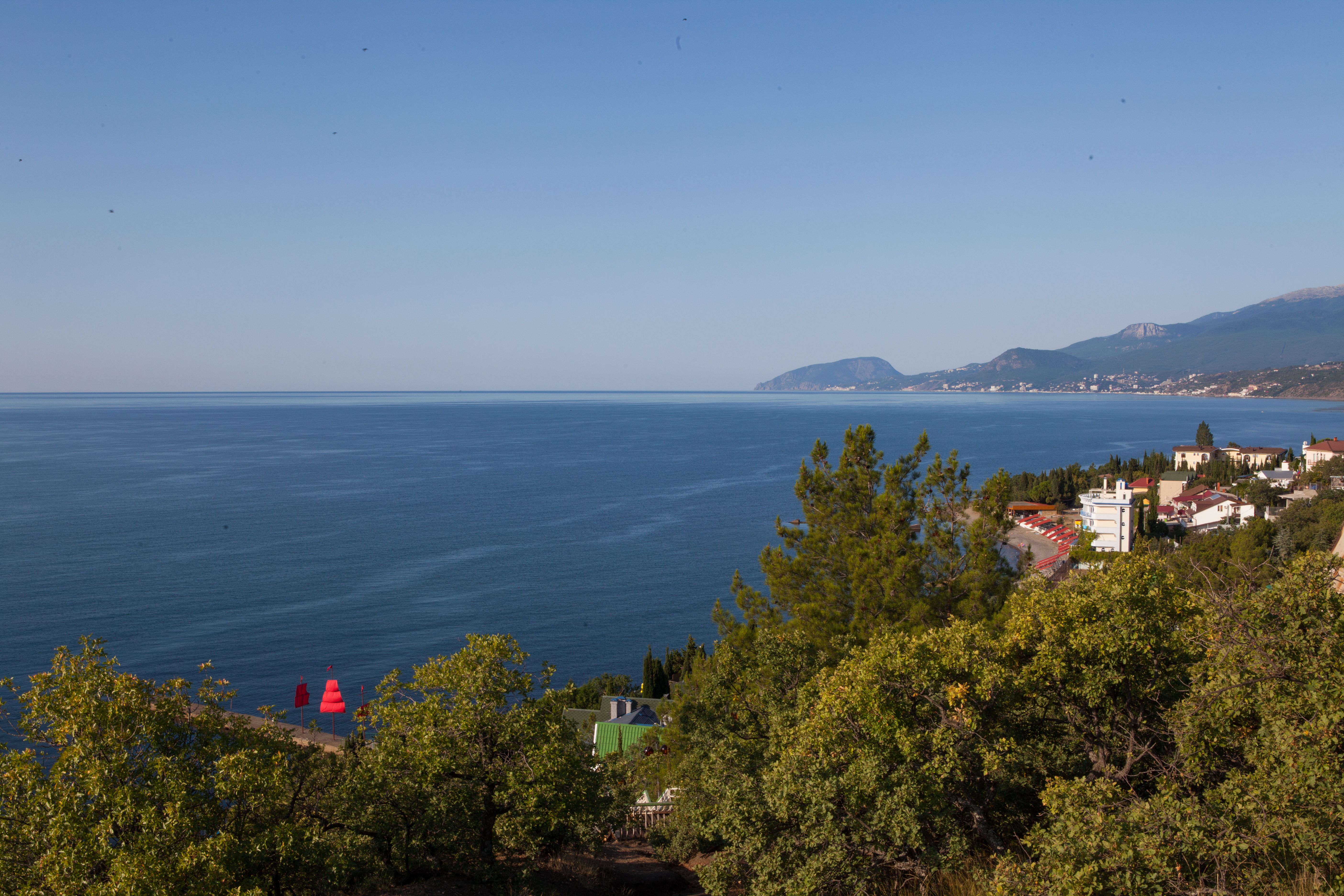 Море алушта. Алые паруса Сатера. Алые паруса Алушта. Сатера Крым 2022. Алые паруса в Сатере Крым.