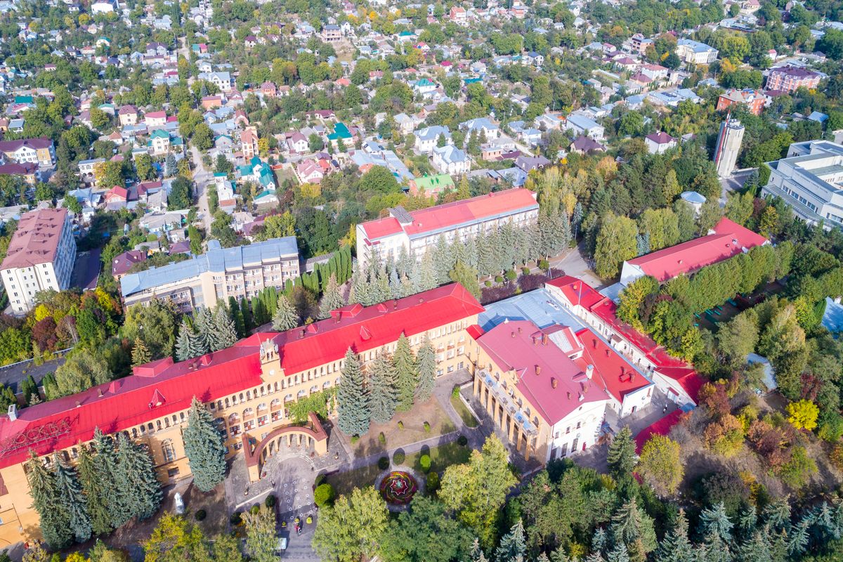 Санаторий Москва Кисловодск. Москва санаторий Кисловодск вид сверху. Санаторий Москва Кисловодск фото.