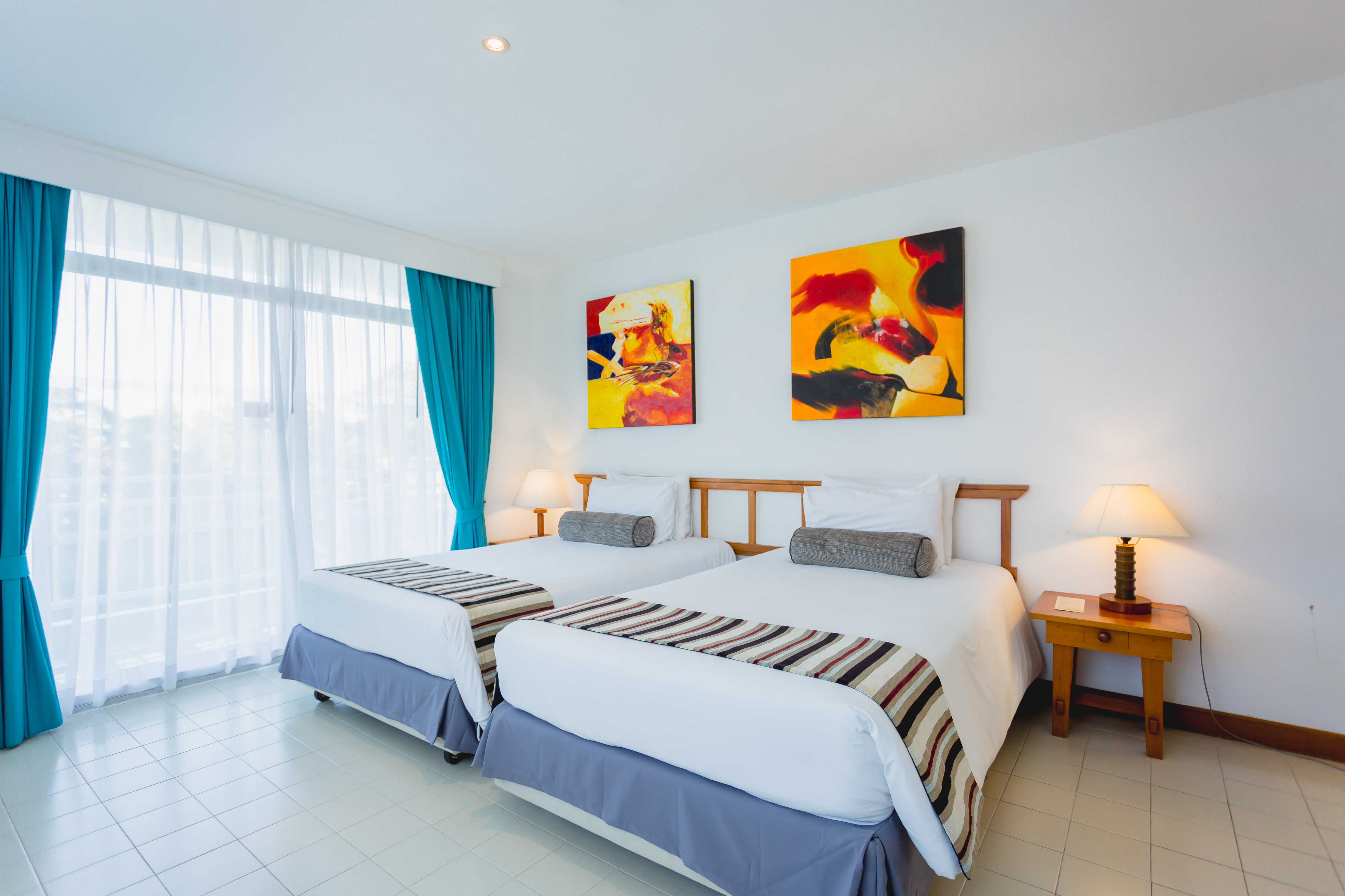 Suites phuket. Waterfront Suites Phuket Centara. The Waterfront Suites by Centara 4. Centara Waterfront Suites 4*. The Waterfront Suites Phuket by Centara пляж.