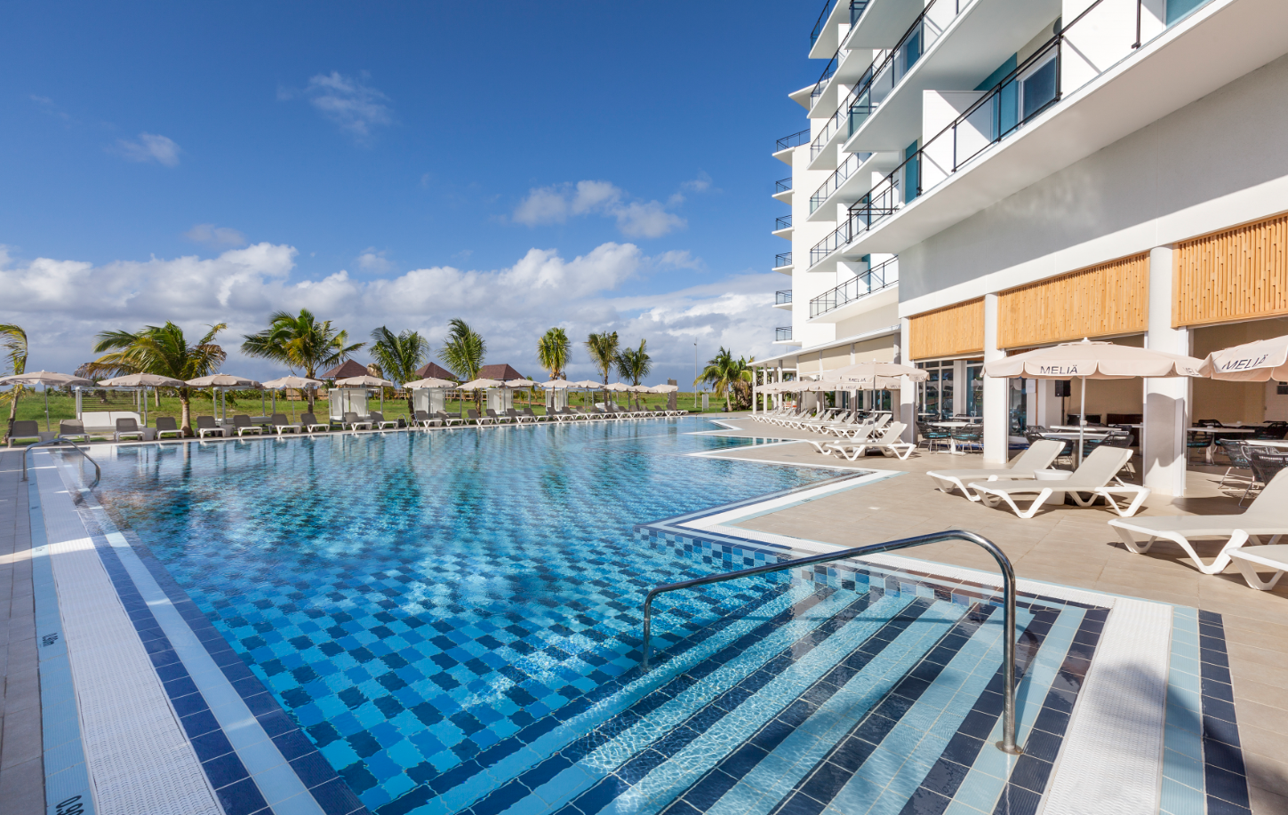 Мелиа интернациональ варадеро. Melia International 5 Куба Варадеро. Melia Internacional Hotel 5 Куба. Melia Internacional Varadero 5 фото. Отель Мелиа Варадеро Куба.