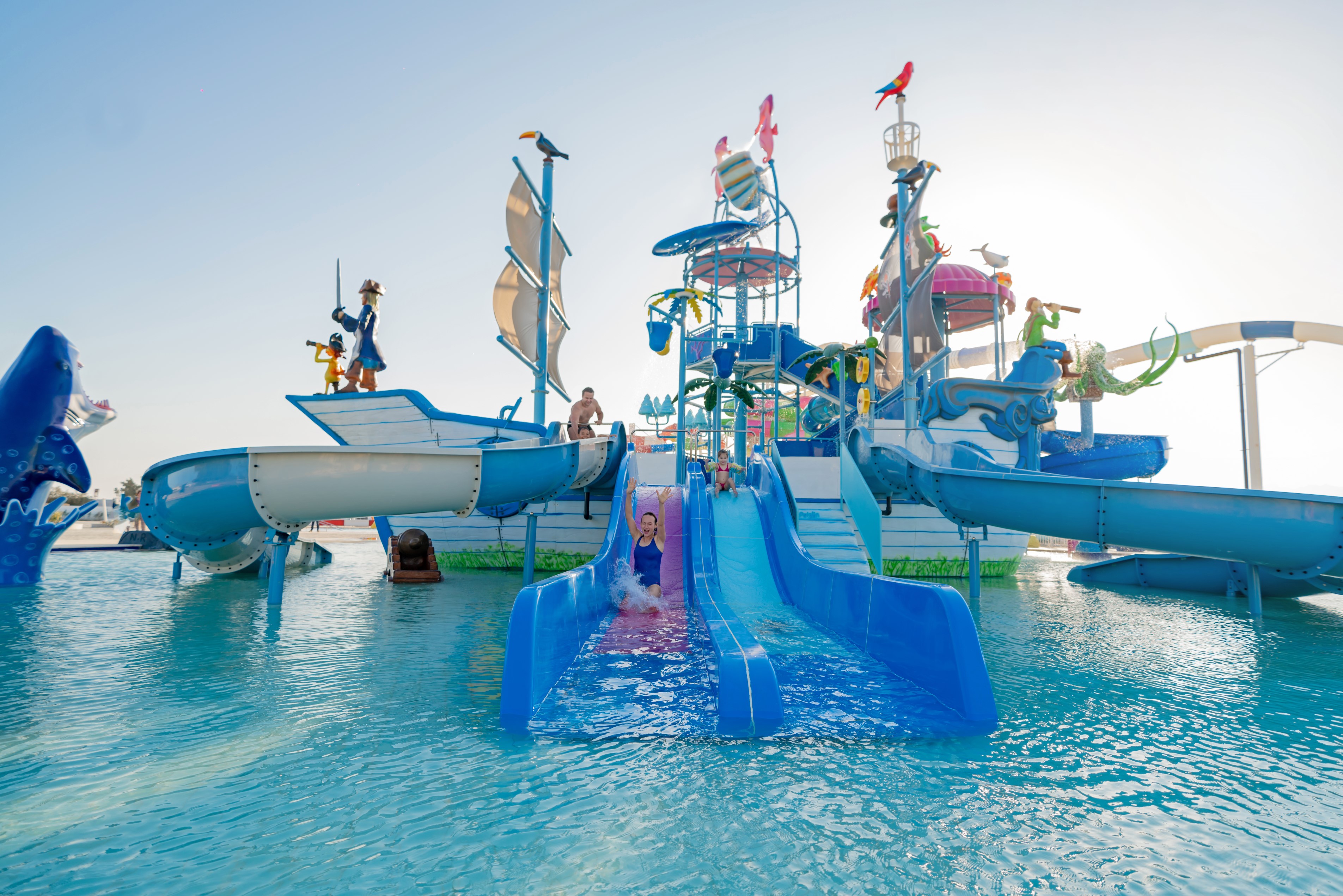 Movenpick waterpark resort soma bay 5. Movenpick Waterpark Resort & Spa Soma Bay 5*. Аквапарк на воде. Аквапарк Splash Mania. Аквапарк Водный мир Тамбов.