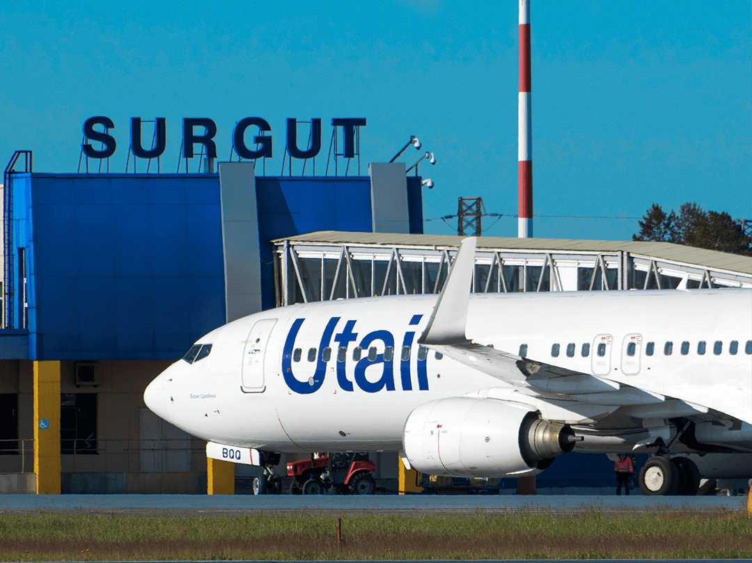 Utair аэропорт. Аэропорт Сургут ЮТЭЙР. ЮТЭЙР 204. ЮТЭЙР авиакомпания Сургут. Самолет ЮТЭЙР из Сургута.