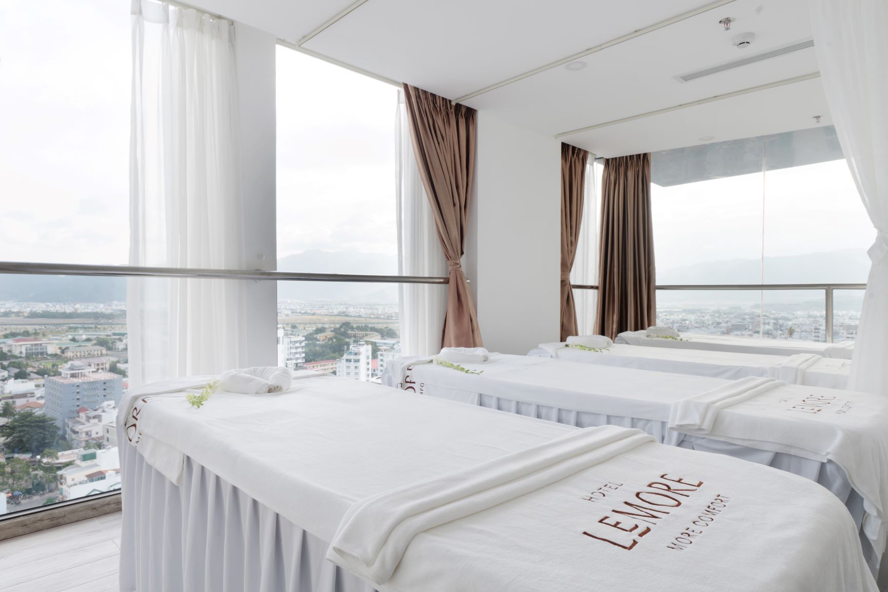 Navy hotel nha. Navy Hotel nha trang 4*. Navy Hotel nha trang 3. Нячанг отель с видом на море. Отели Нячанг Вьетнам 4-5 звезд.