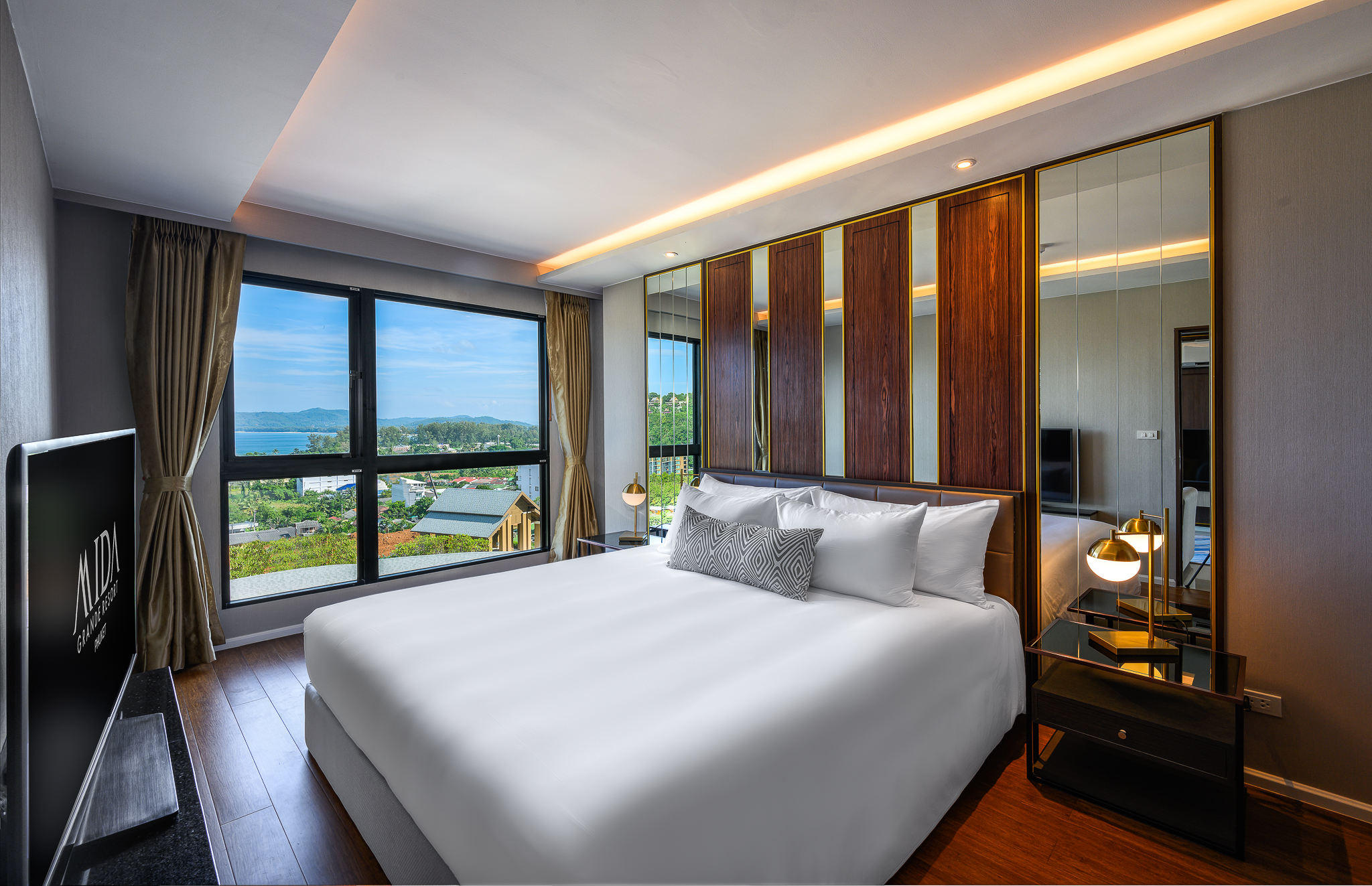 Marin phuket 5. Mida Resort Phuket. Midia Grand Resort Phuket. Mida grande Phuket. Mida grande Villas Phuket 5 Сурин.