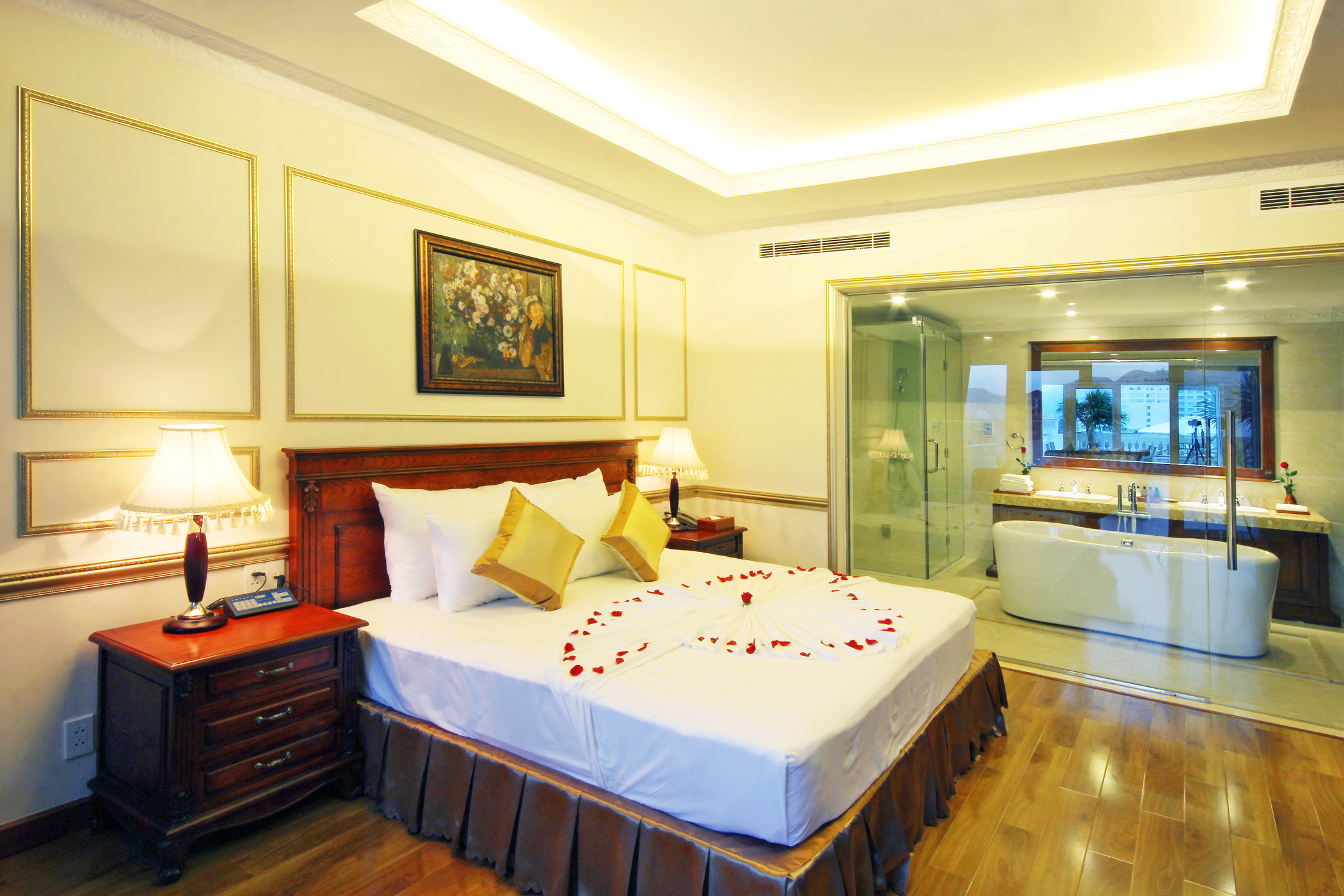 Palace suite. Nha trang Palace Hotel. Нха Транг Палас отель Нячанг 4 звезды. Nha trang Palace Hotel VIP Luxe. Отель Пэлас Нячанг панорама фото.