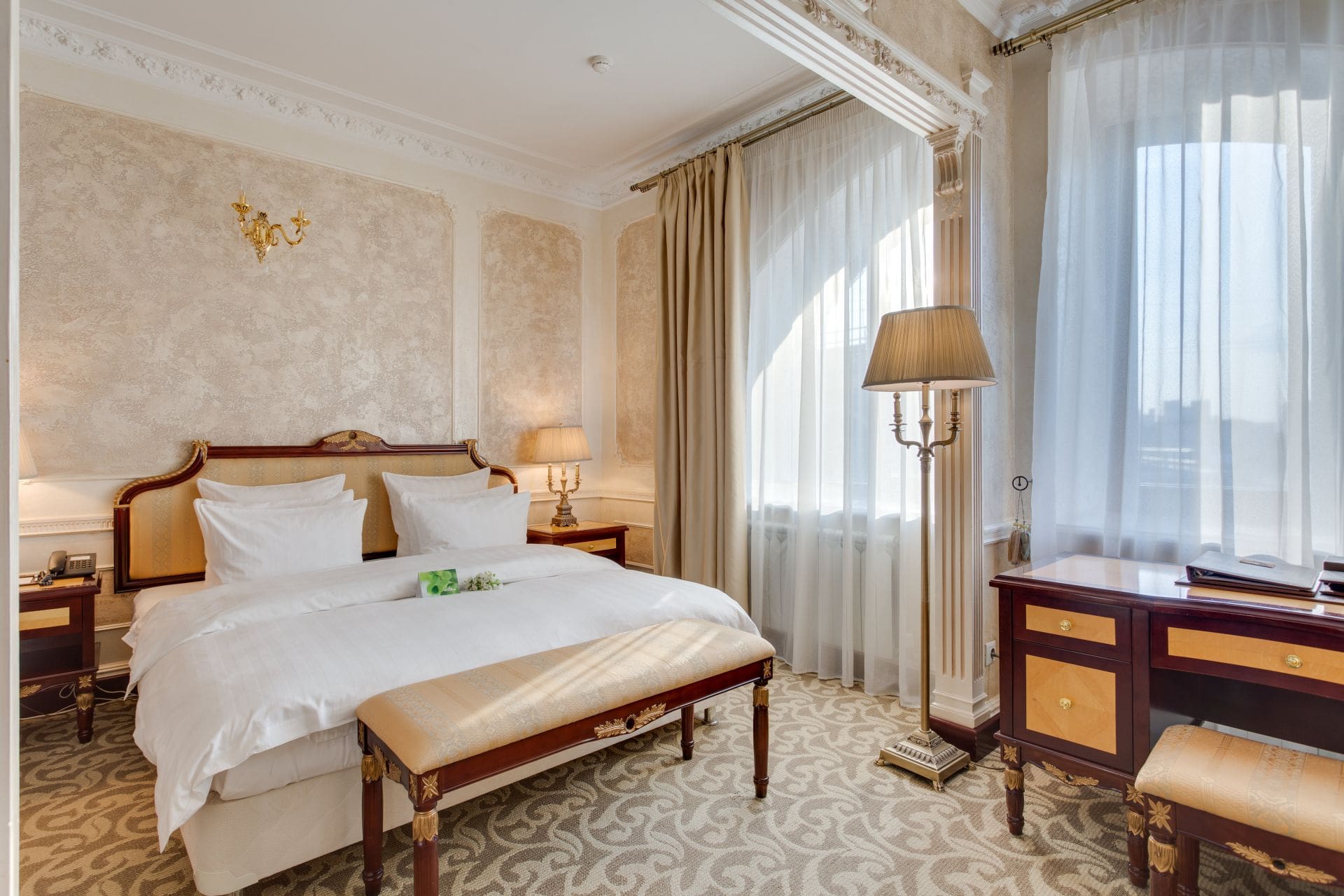 Golden rooms. Румс бутик отель Москва. Отель the Rooms Boutique Hotel Москва. Бутик отель Николоямская. Гостиница Room Boutique Hotel.