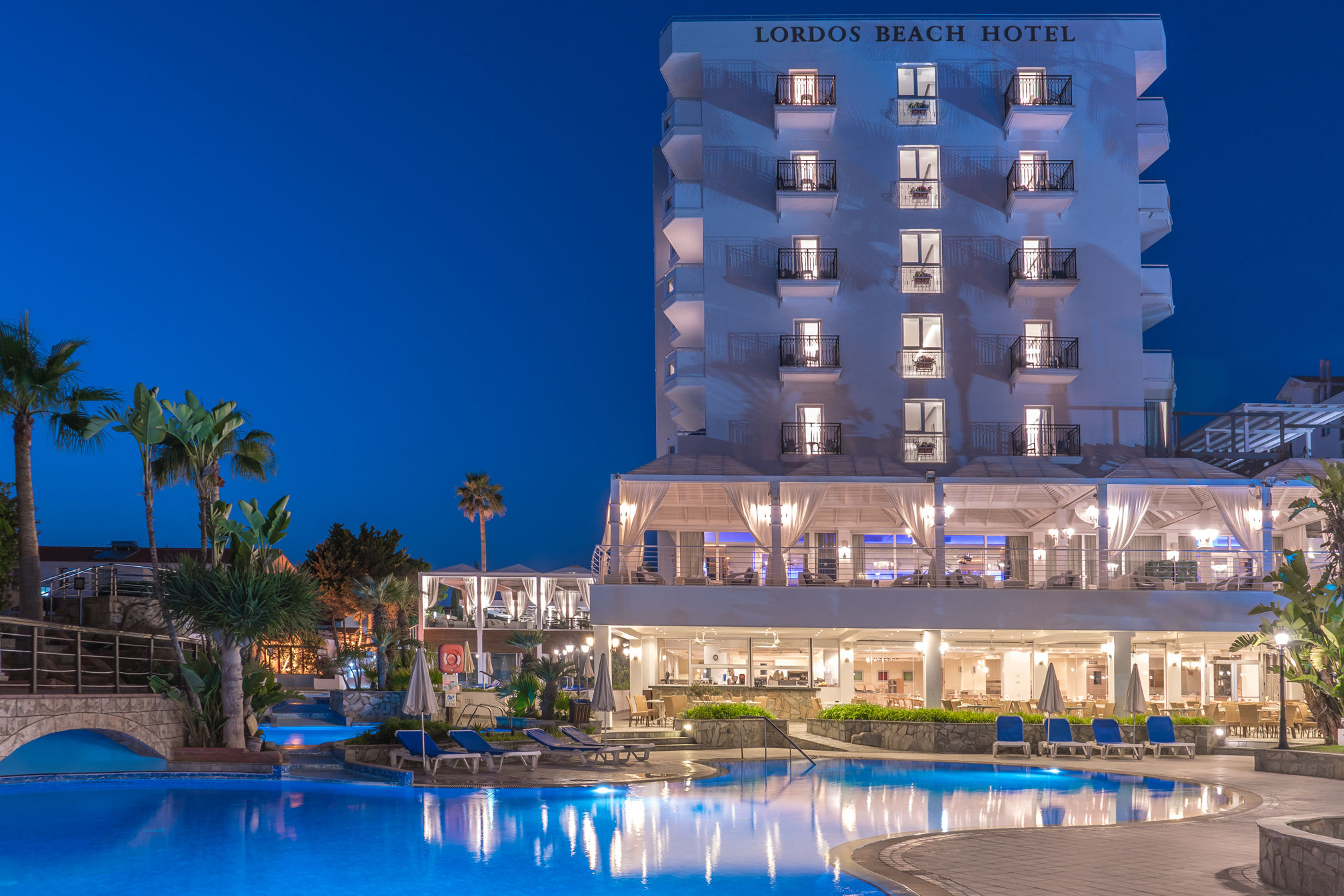 Ларнака отзывы. Lordos Beach Hotel 4 Ларнака. Larnaca Кипр. Набережная Финикудес Ларнака. Ларнака Кипр фото.