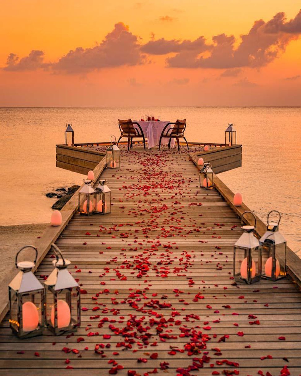 Романтический закат на Мальдивах