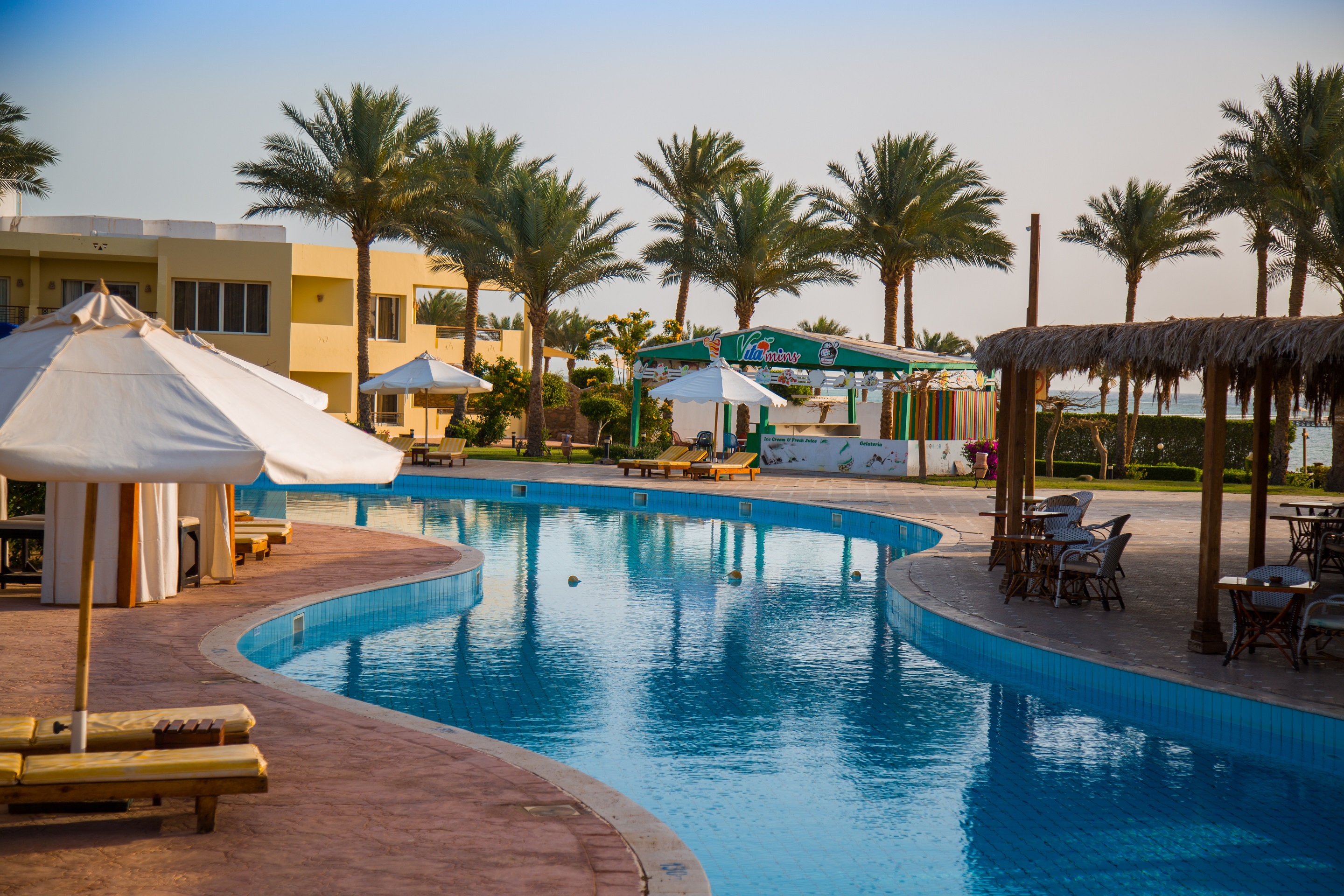 Amwaj beach club resort. Amwaj отель Шарм Эль Шейх. Амваш Египет Шарм. Amwaj Oyoun Resort & Spa Sharm el Sheikh. 5*. Отель Amwaj Oyoun Resort & Casino.