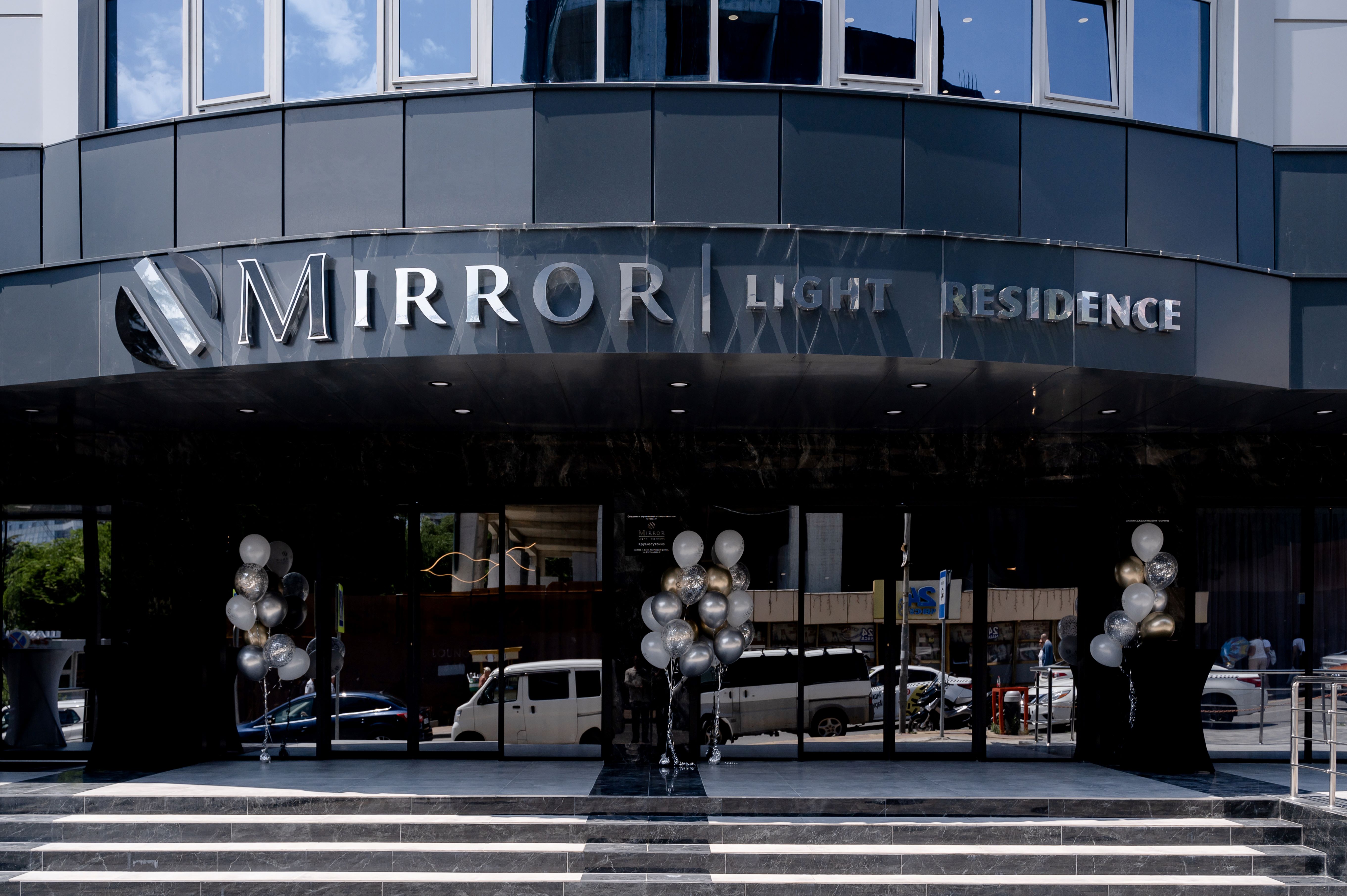 Light mirror апарт отель 4. Апарт-отель Mirror, Сочи. Миррор Лайт Сочи. Mirror Residence Сочи. Отель Миррор Сочи.