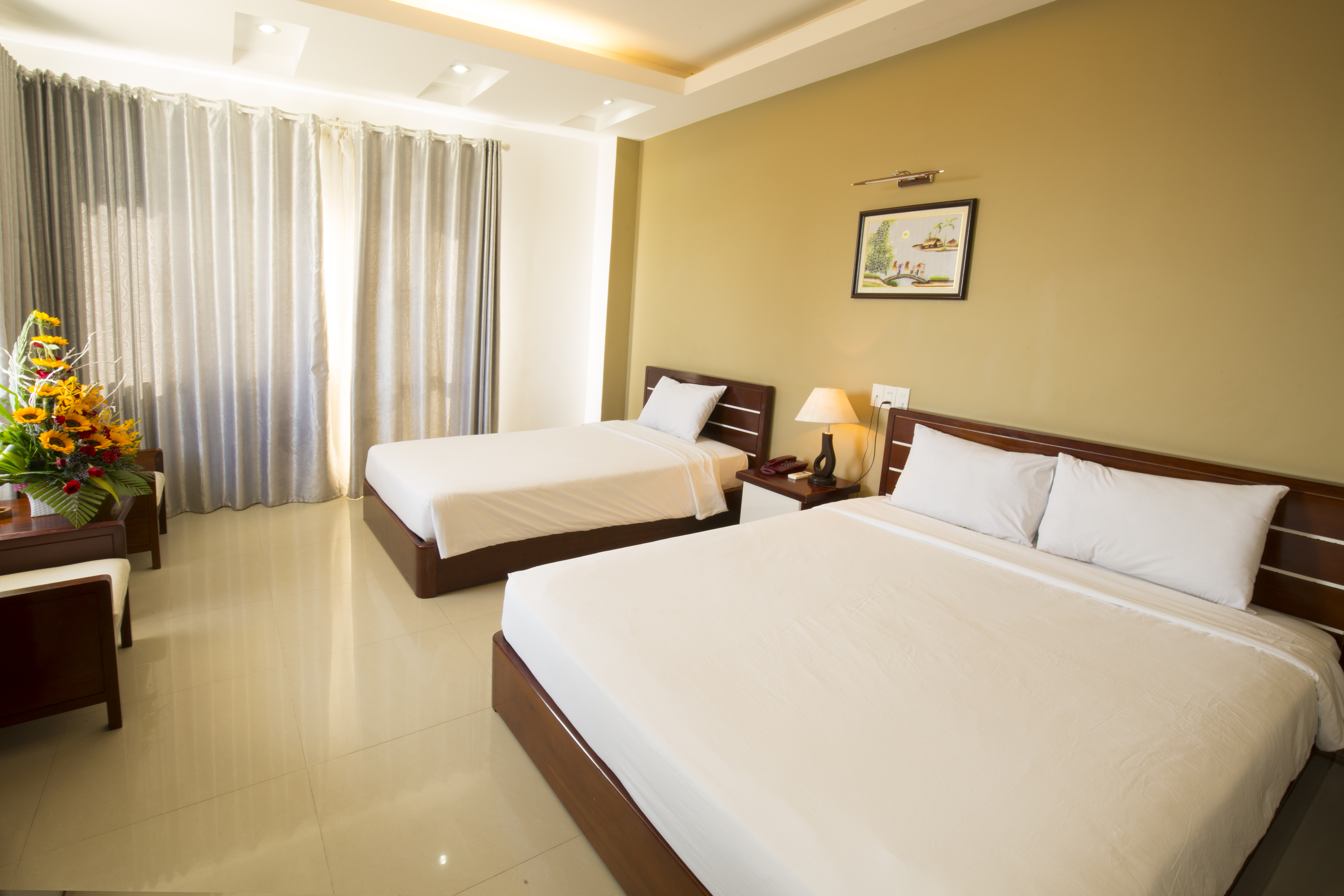 Happy hotel. Нячанг 39 41 Nguyen thi Minh khai Regalia Gold Hotel. Light Hotel. Ансил Happy Light. Happy Light.