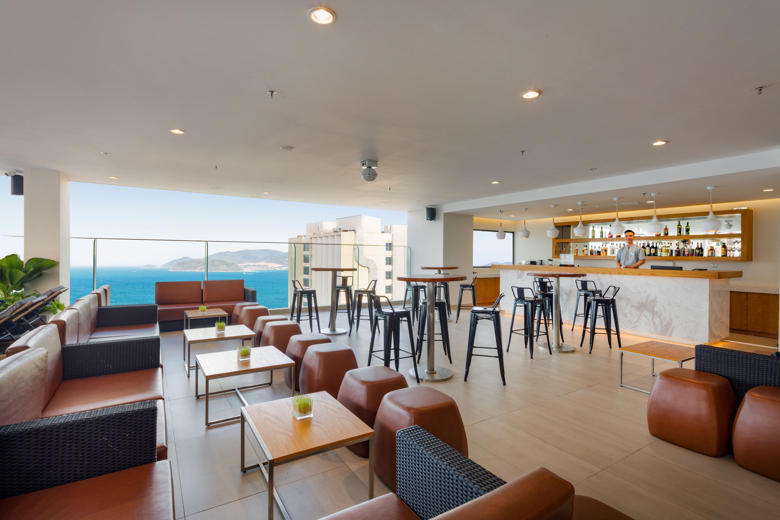 Navy hotel nha. Green Beach Hotel 4 Нячанг. Nha trang Rooftop Bar 2016.
