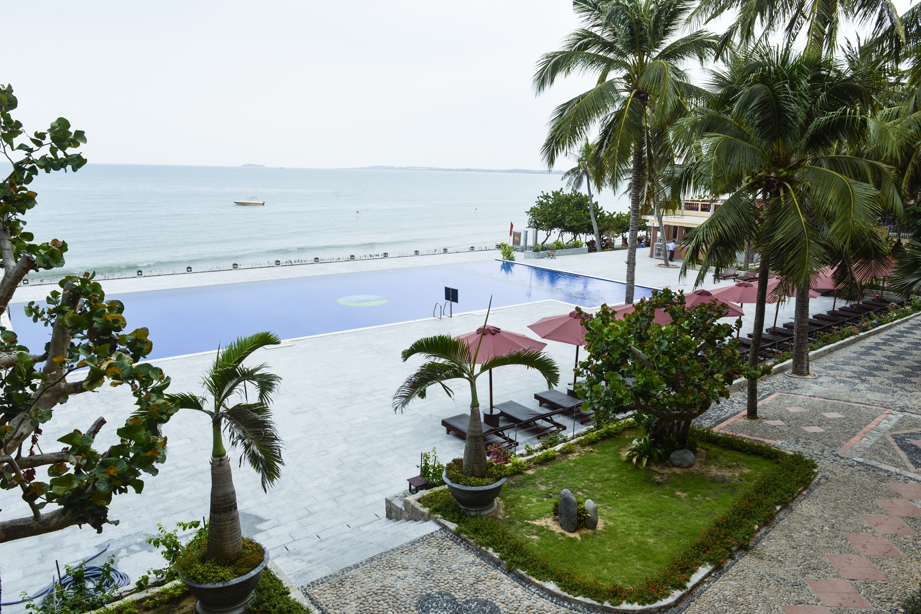 Canary beach resort вьетнам. Канари Бич Резорт Вьетнам. Фантхьет. Фантьет город.