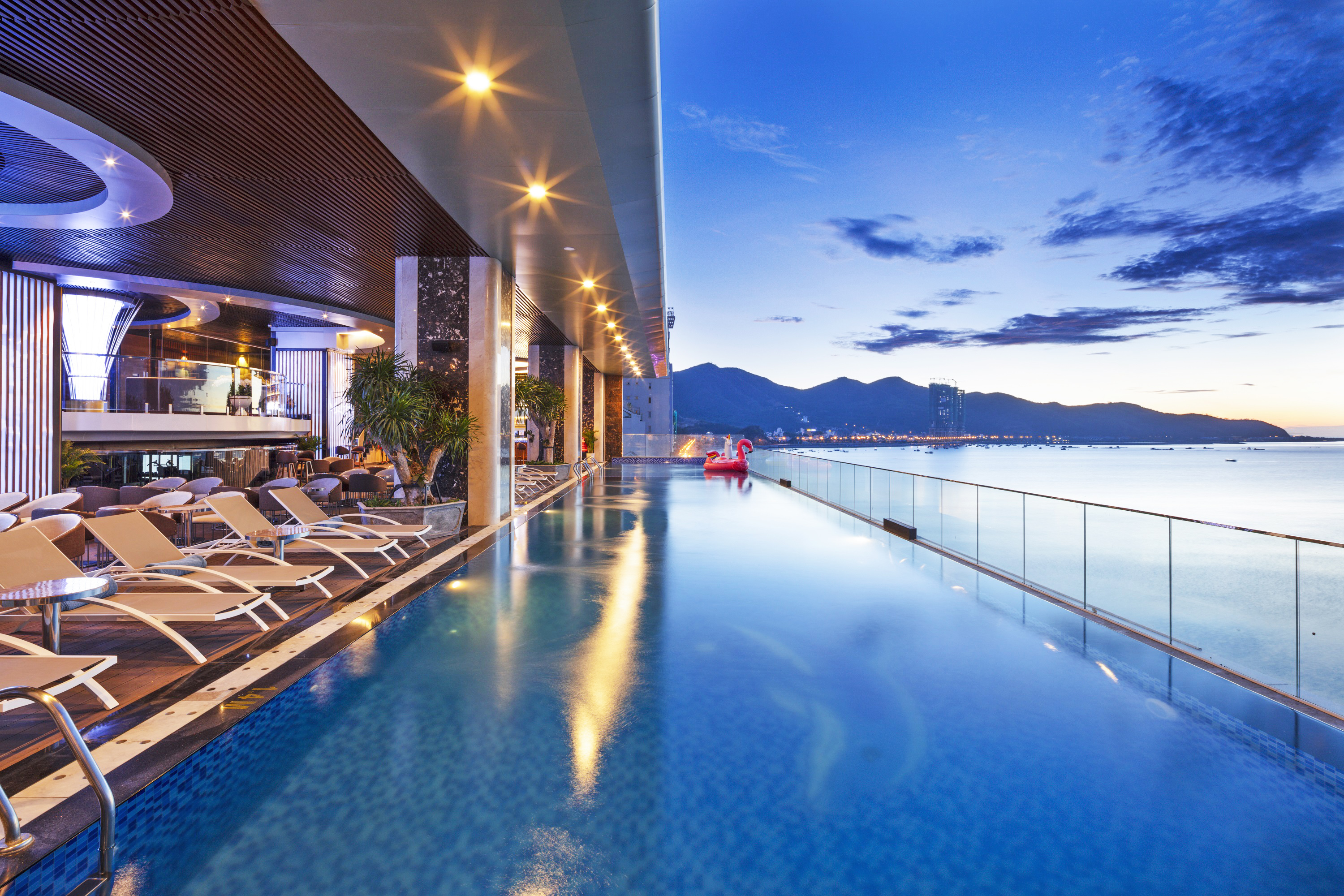 Virgo hotel 5. Хоризон отель Нха Транг 5. Вьетнам nha trang Horizon. Вьетнам Нячанг отели. Нячанг Горизонт отель.