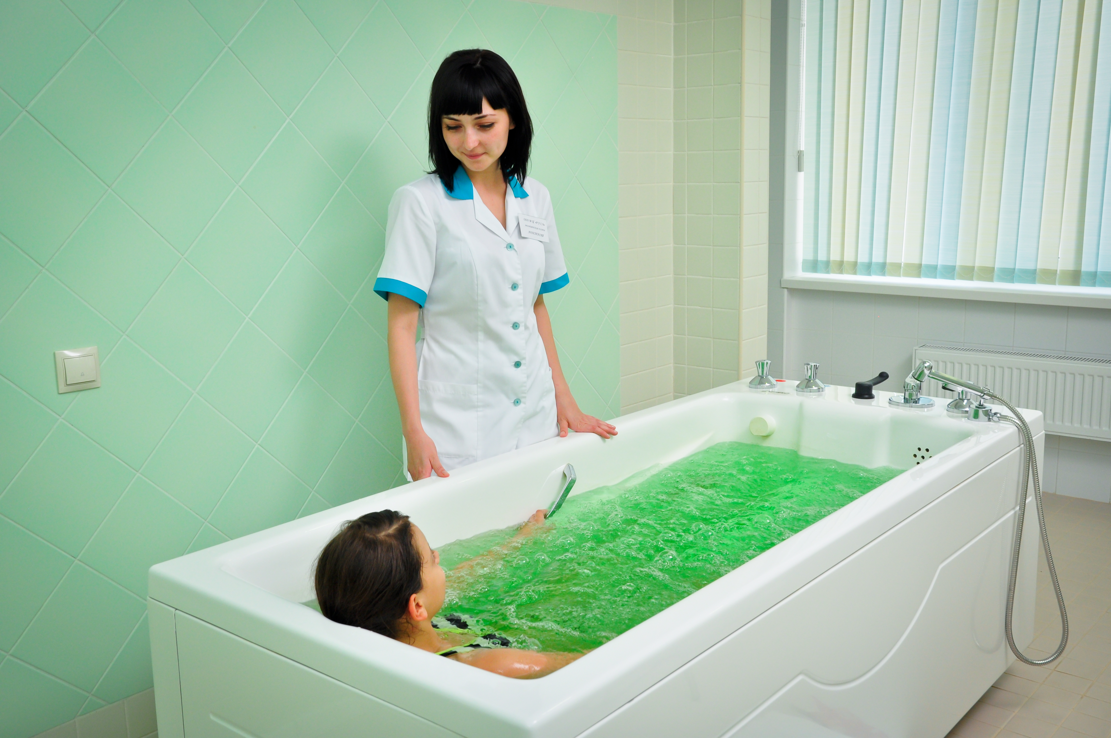 Радоновые ванны это. Ессентуки санатории радоновые ванны. Бальнеотерапия радоновые Минеральные воды. Минеральные воды радоновые ванны. Санаторий Русь Ессентуки лечебная база.