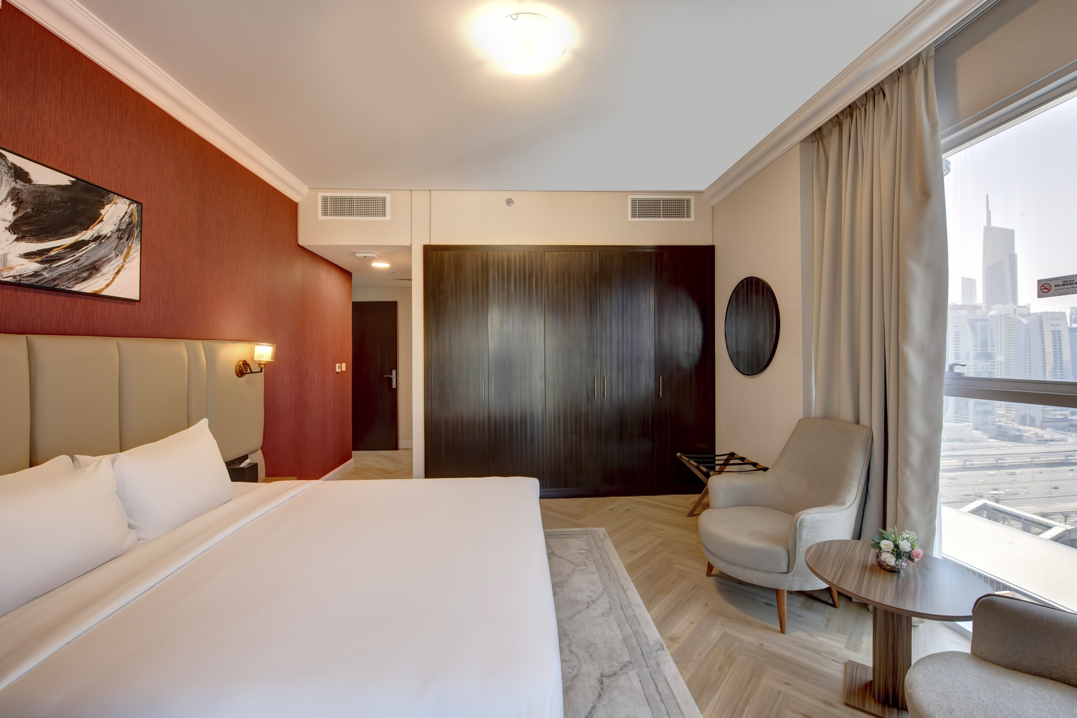 �� **Royal Regency Suites Dubai Marina (апартаменты)**. Рода Амвей сьют Дубай.