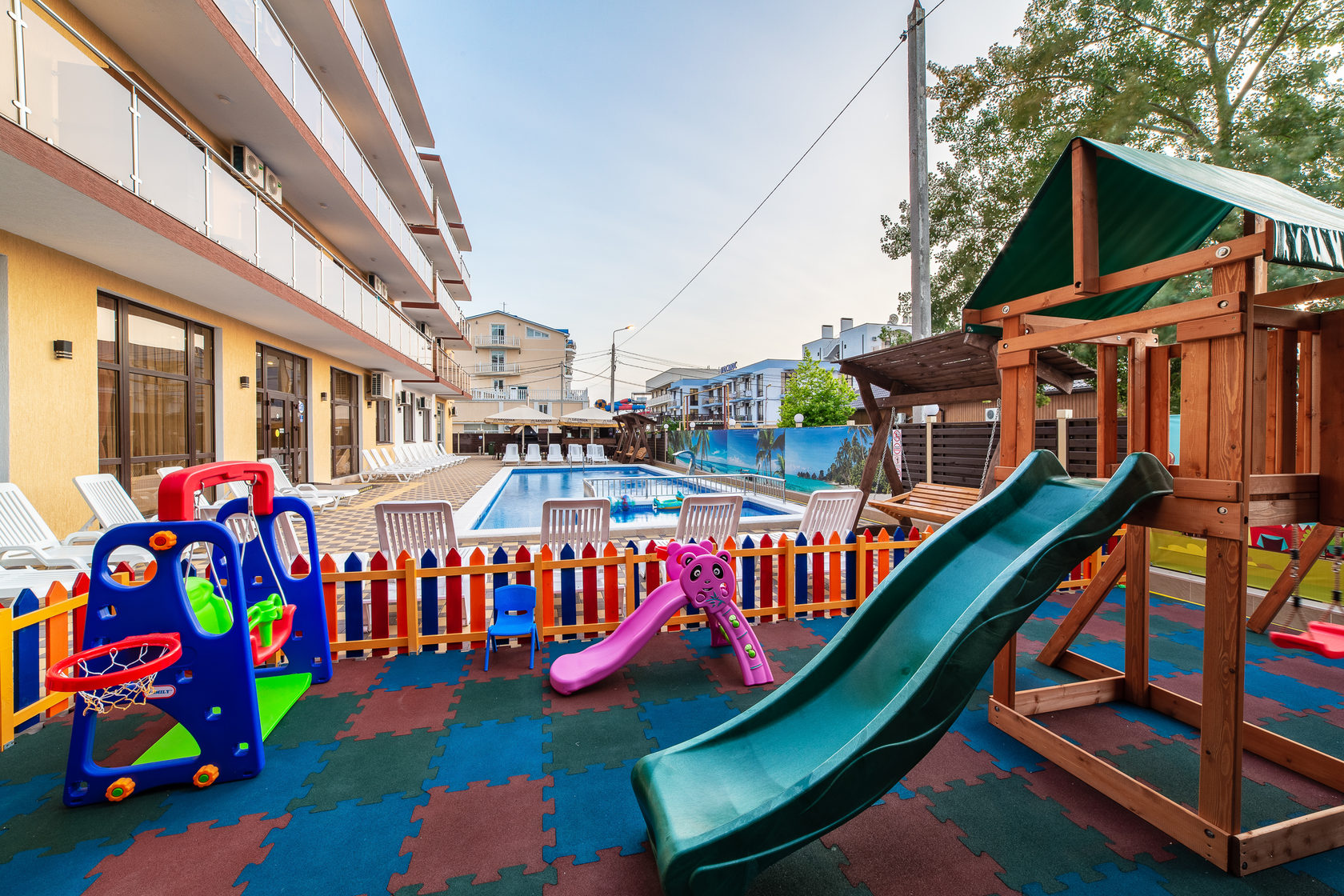 Leonsia family hotel. Отель Витязево Leonsia. Леонсия Фэмили Витязево. Vityazevo Family Витязево. Leonsia Family Hotel барханная ул 11а село Витязево.