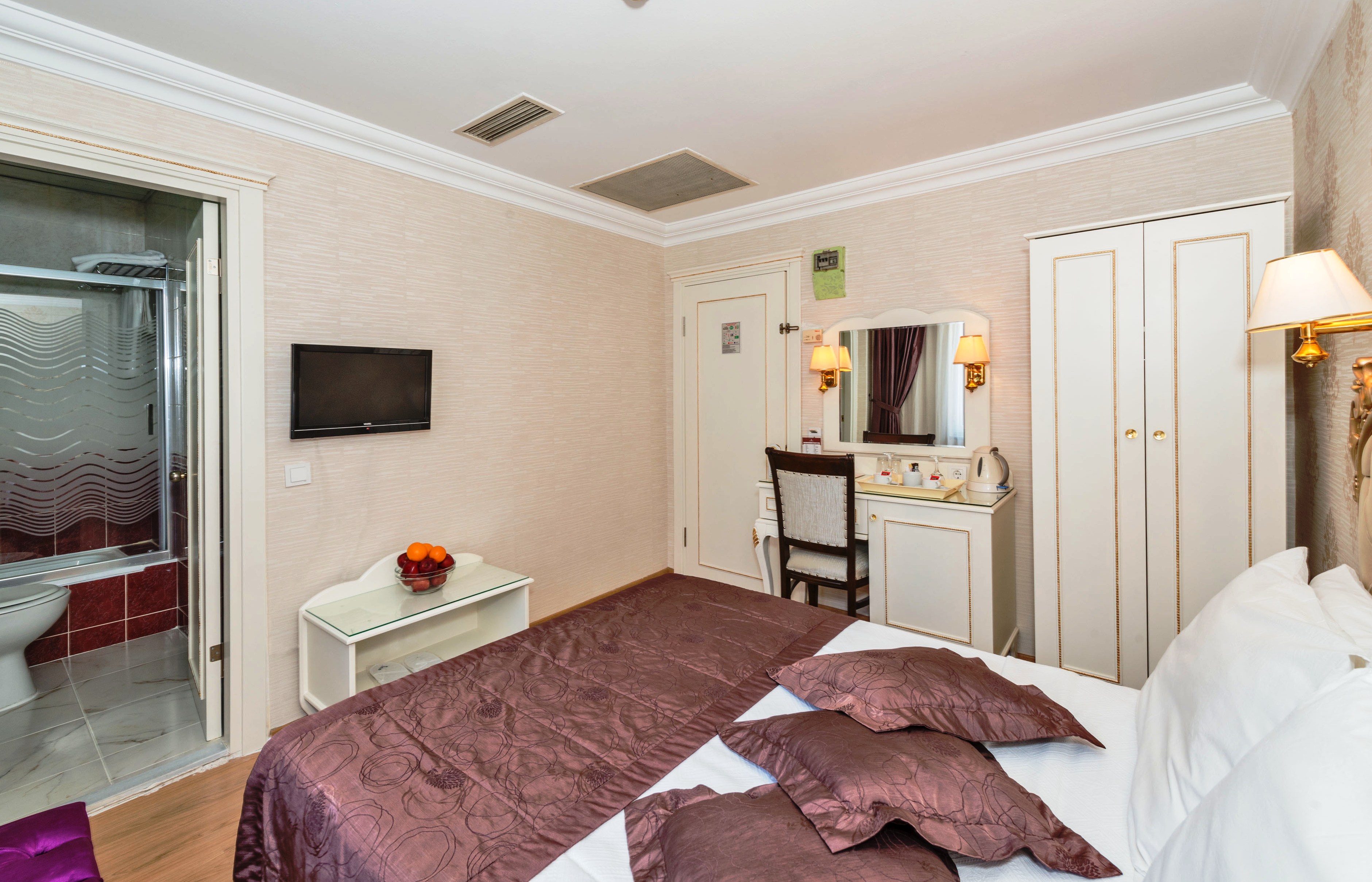 Santa sophia hotel. Santa Sophia. Sophia Hotel 3 *. Santa Sophia Hotel 3boutigue Стамбул. Лорд София отель в Стамбуле.