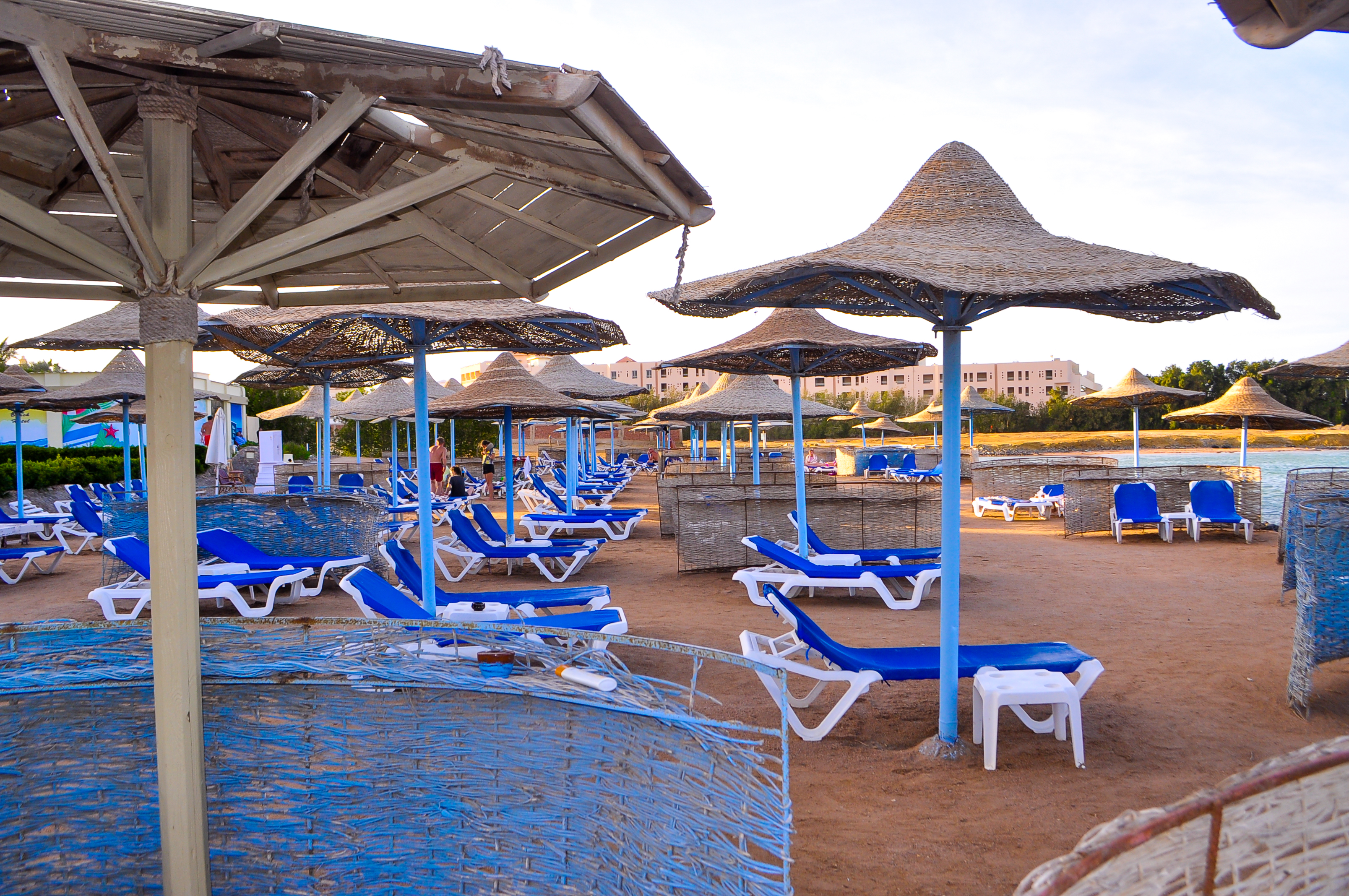 Magic beach отзывы. Magic Beach Hotel Hurghada. Magic Beach Resort Hurghada 4. Magic Beach Hotel 4*. Пляж Мэджик Сити.