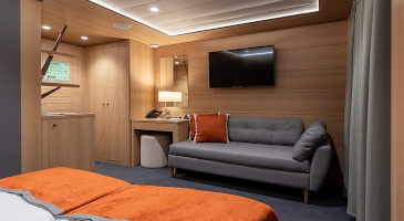 maxim-gorky-deluxe-with-additional-bed-2s.jpg