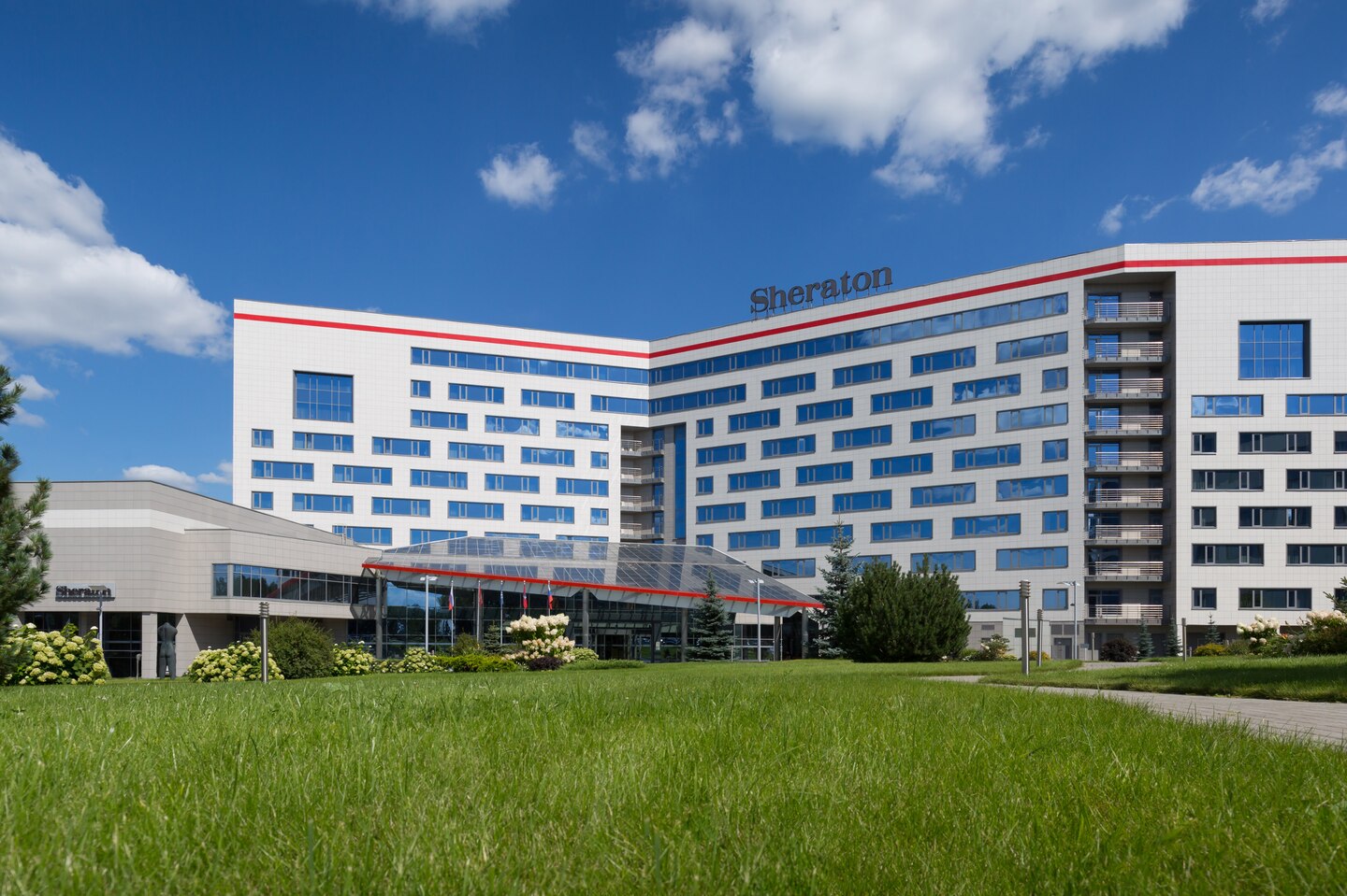 Гостиница аэропорт москва. Sheraton Moscow Sheremetyevo Airport Hotel. Гостиница Шератон Шереметьево. Отель Шератон Международное шоссе 28б. Шератон Москва Шереметьево 5*.