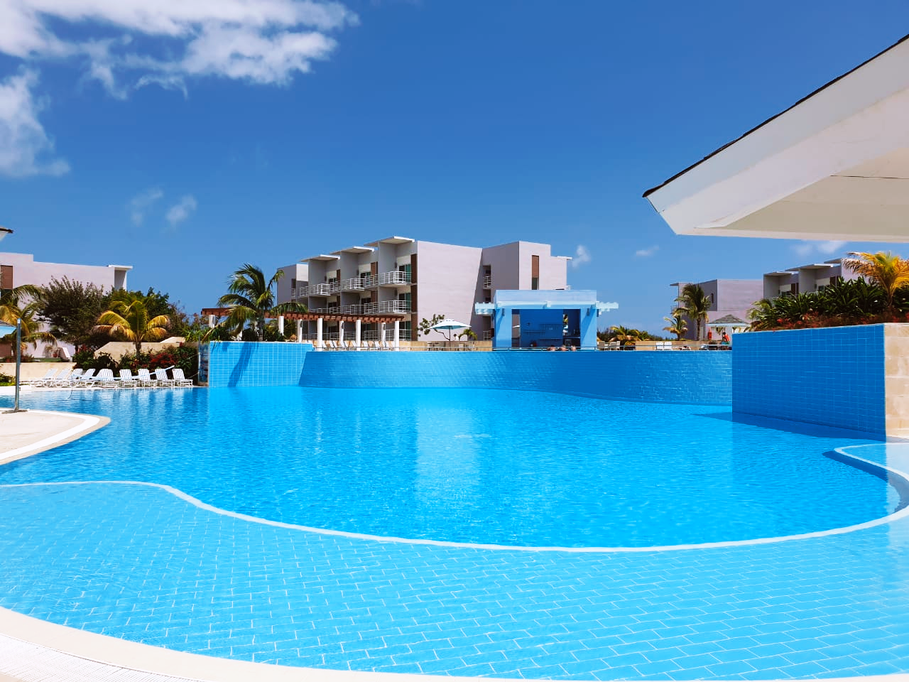 Hermosa куба отель. Grand Aston Cayo PAREDON. Куба Кайо Паредон Гранде. Grand Aston Cayo PAREDON 5 Куба. Grand Aston Varadero 5*.