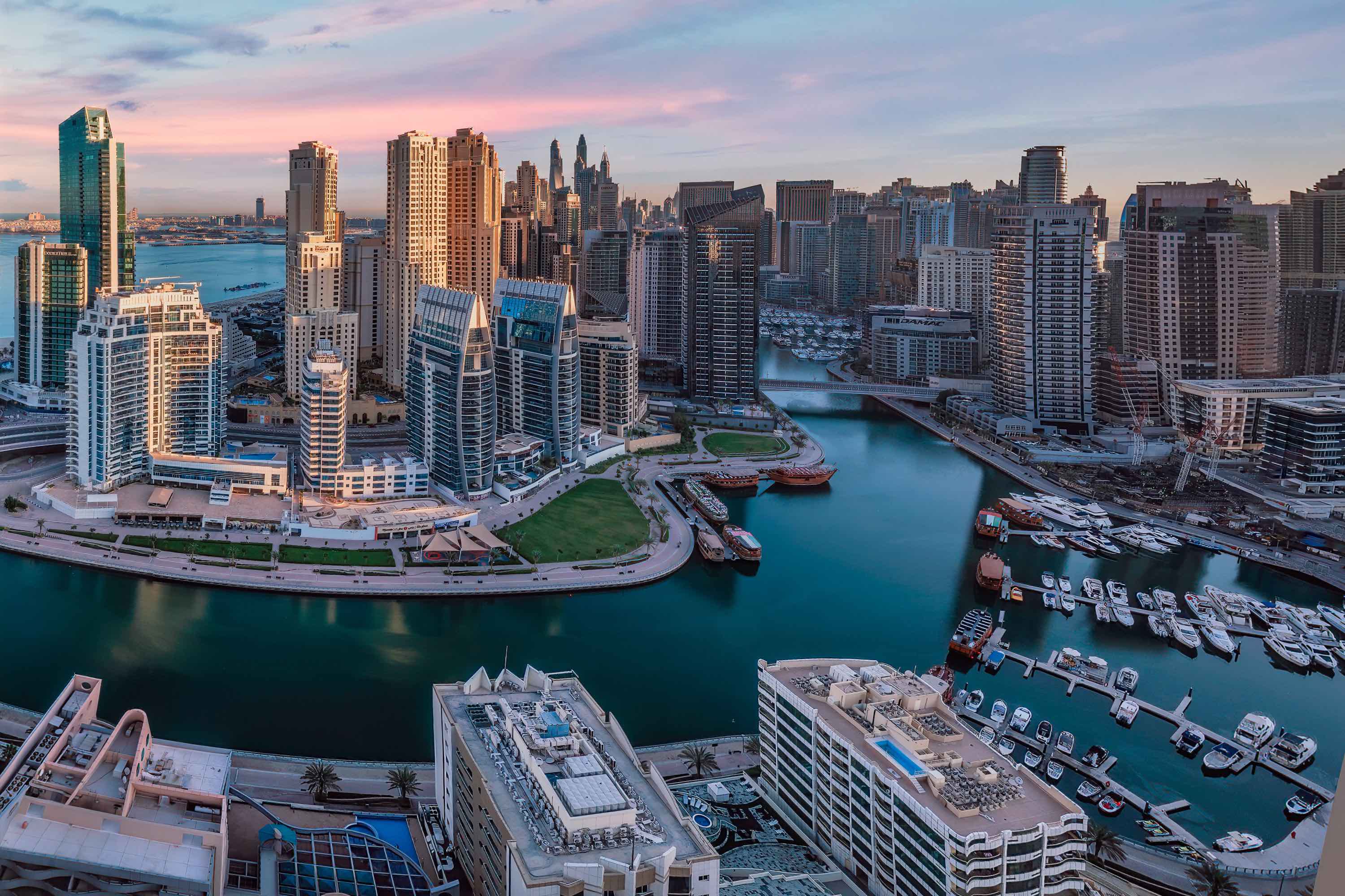 Курс оаэ на сегодня. Дубай Wyndham Dubai Marina. Виндхэм Дубай Марина. Wyndham Dubai Marina 4. Дубай Марина 2022.