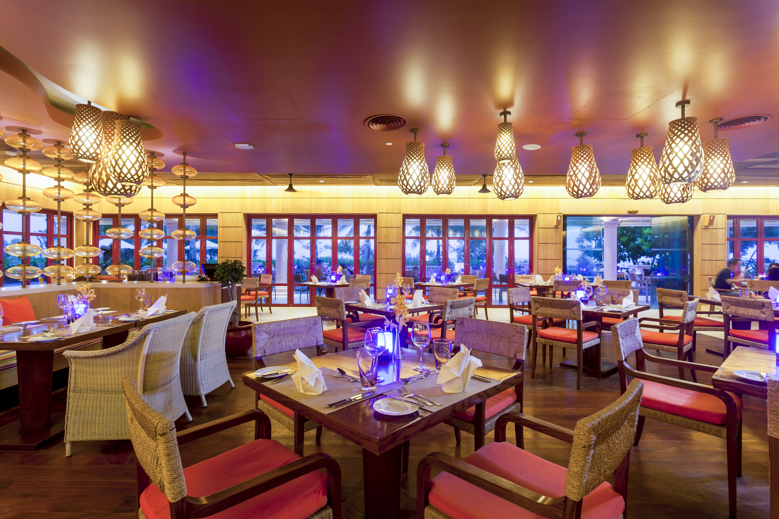 Centara Grand Beach Resort. Centara Grand Beach Пхукет. Centara Grand Beach Resort 5*. Centara Grand Beach Resort Phuket 5 Карон.