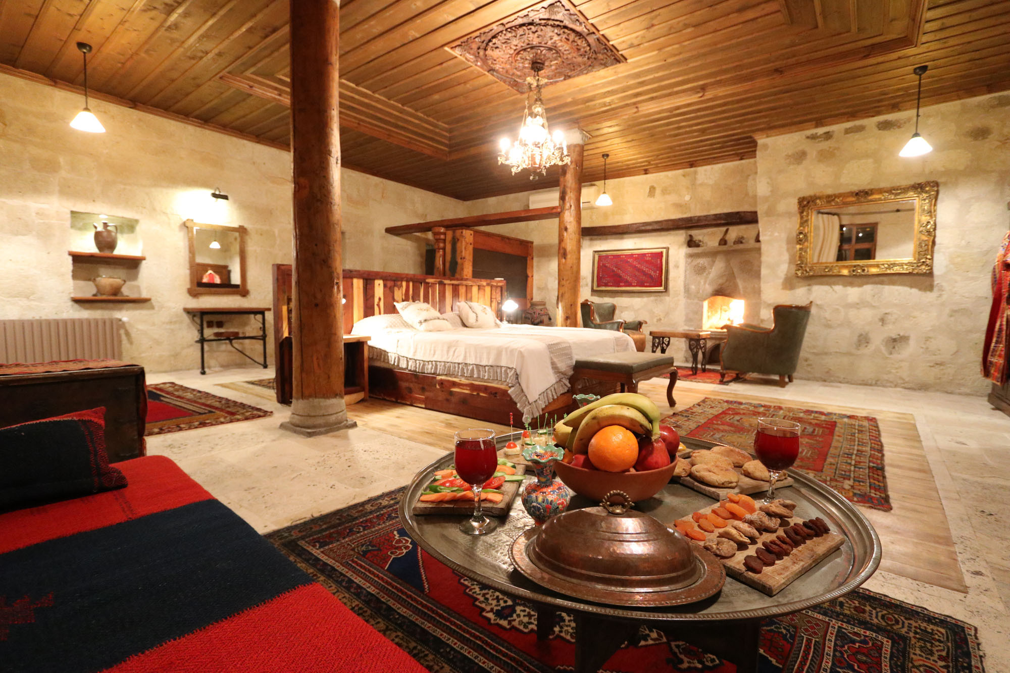 Sultan cave. Sultan Cave Suites. Каппадокия отели. Отель в скале Турция. Лучшие отели Каппадокии.