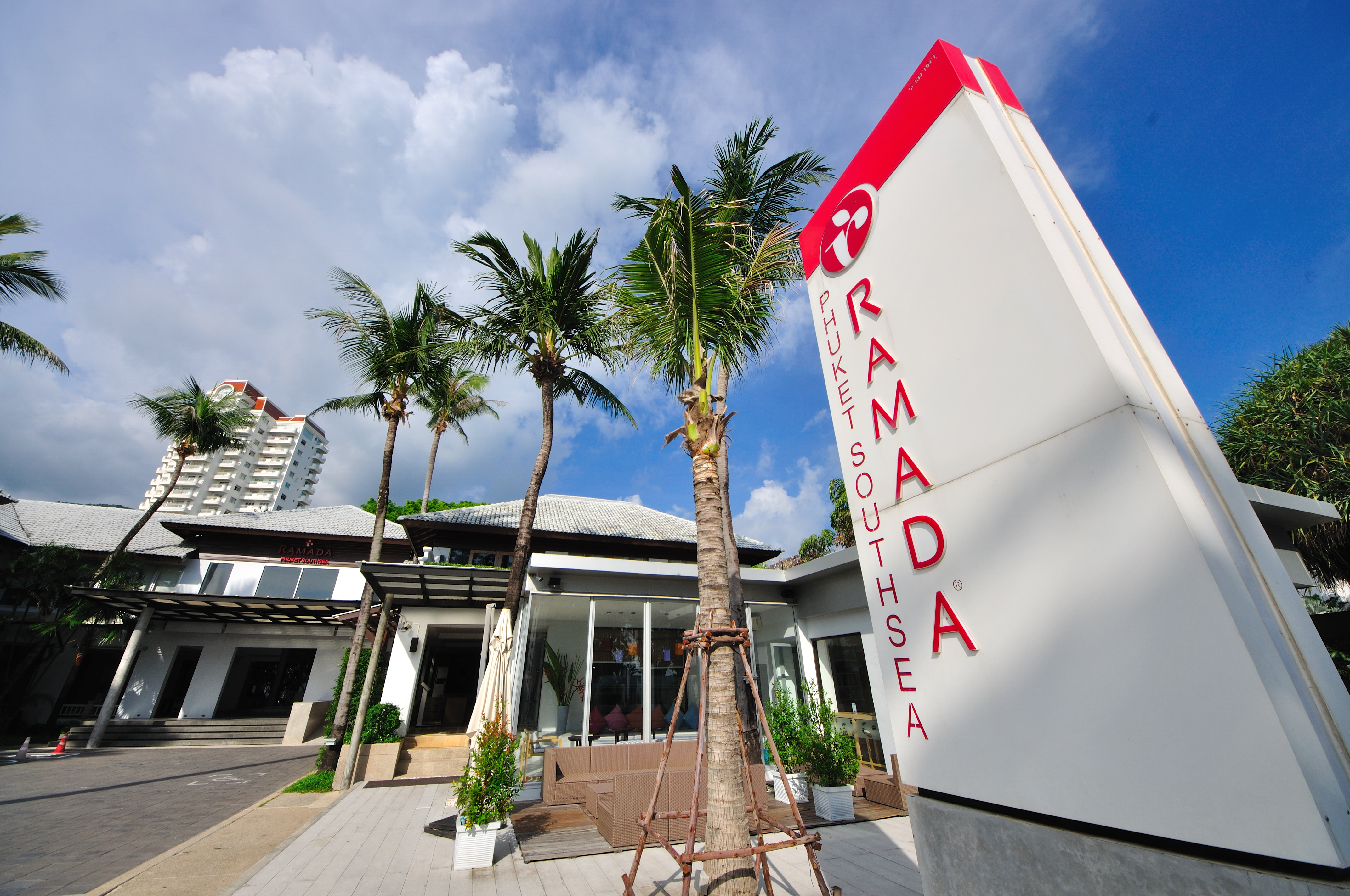 Рамада пхукет. Отель Ramada в Пхукет. Ramada Phuket South Sea 4*. Рамада Пхукет Карон. Рамада by Wyndham Пхукет.