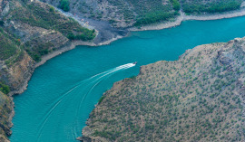 boat-sails-Sulak-river-Dagestan-s.jpg