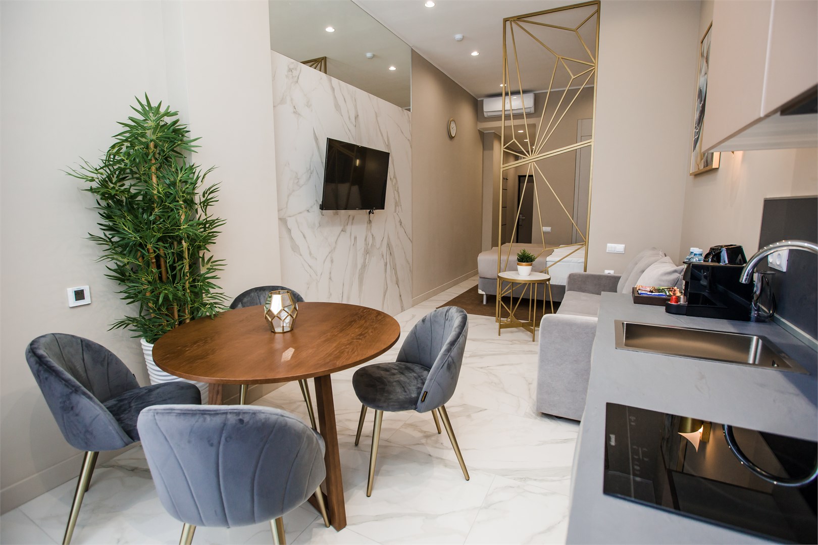 Mirror residence. South Mirror Residence Сочи. South Mirror Residence апарт-отель. South Mirror, апарт-отель 4*Сочи. South Mirror Residence 4 Сочи.