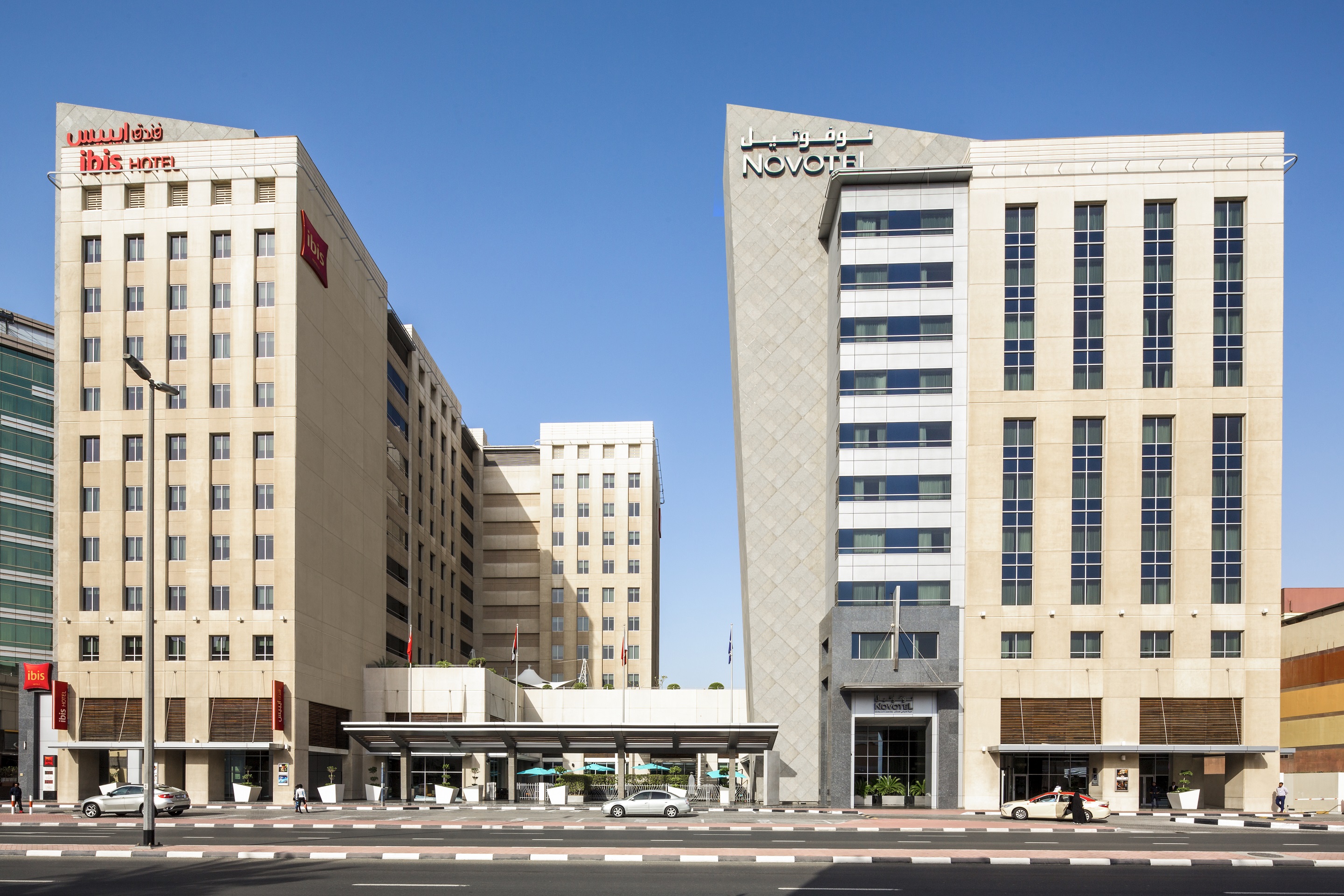 Novotel dubai al barsha. Дейра Сити центр Дубай. Новотель Дейра Сити центр Дубай. "Deira City Center" (ОАЭ, Дубай). Дубай отель Ибис и Новотель.