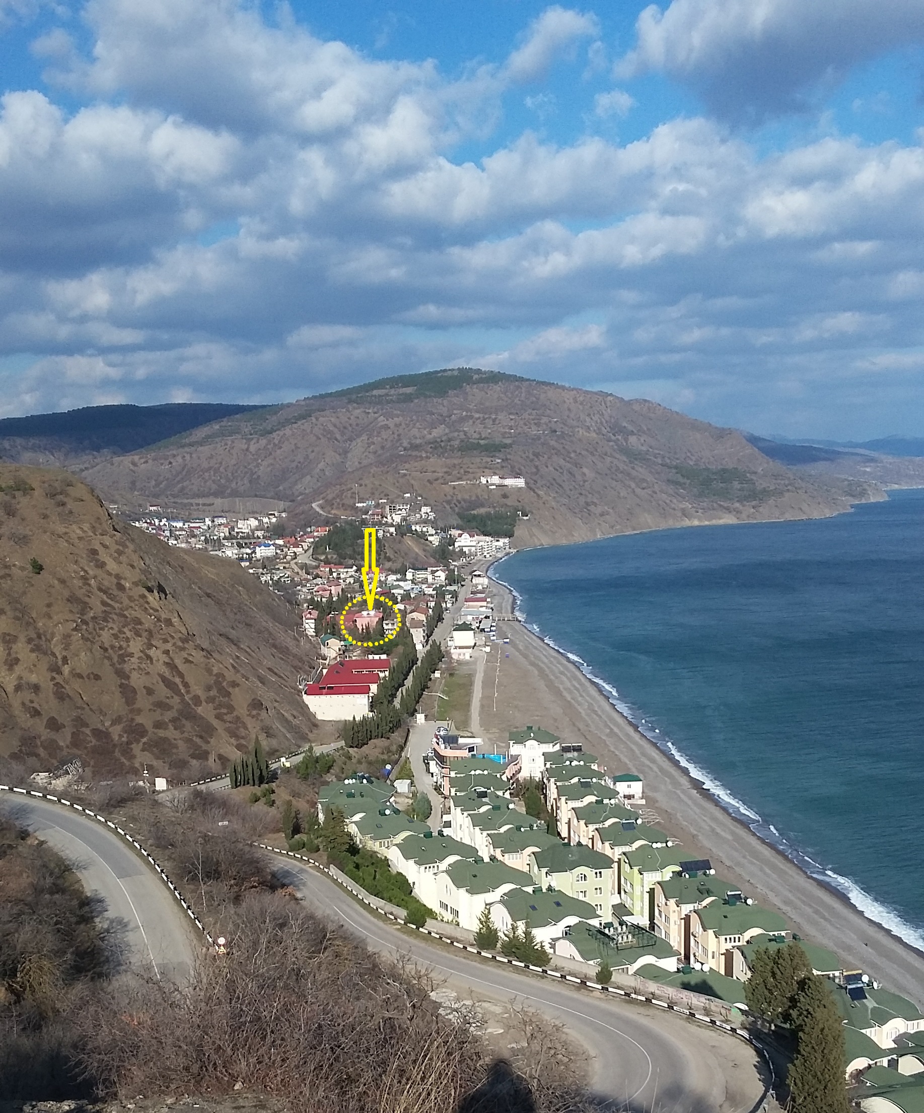 Крым поселок красное. Рыбачье Алушта. Посёлок Рыбачье Крым. Отель Натали Рыбачье Крым. Гостиница Таврика Рыбачье Крым.