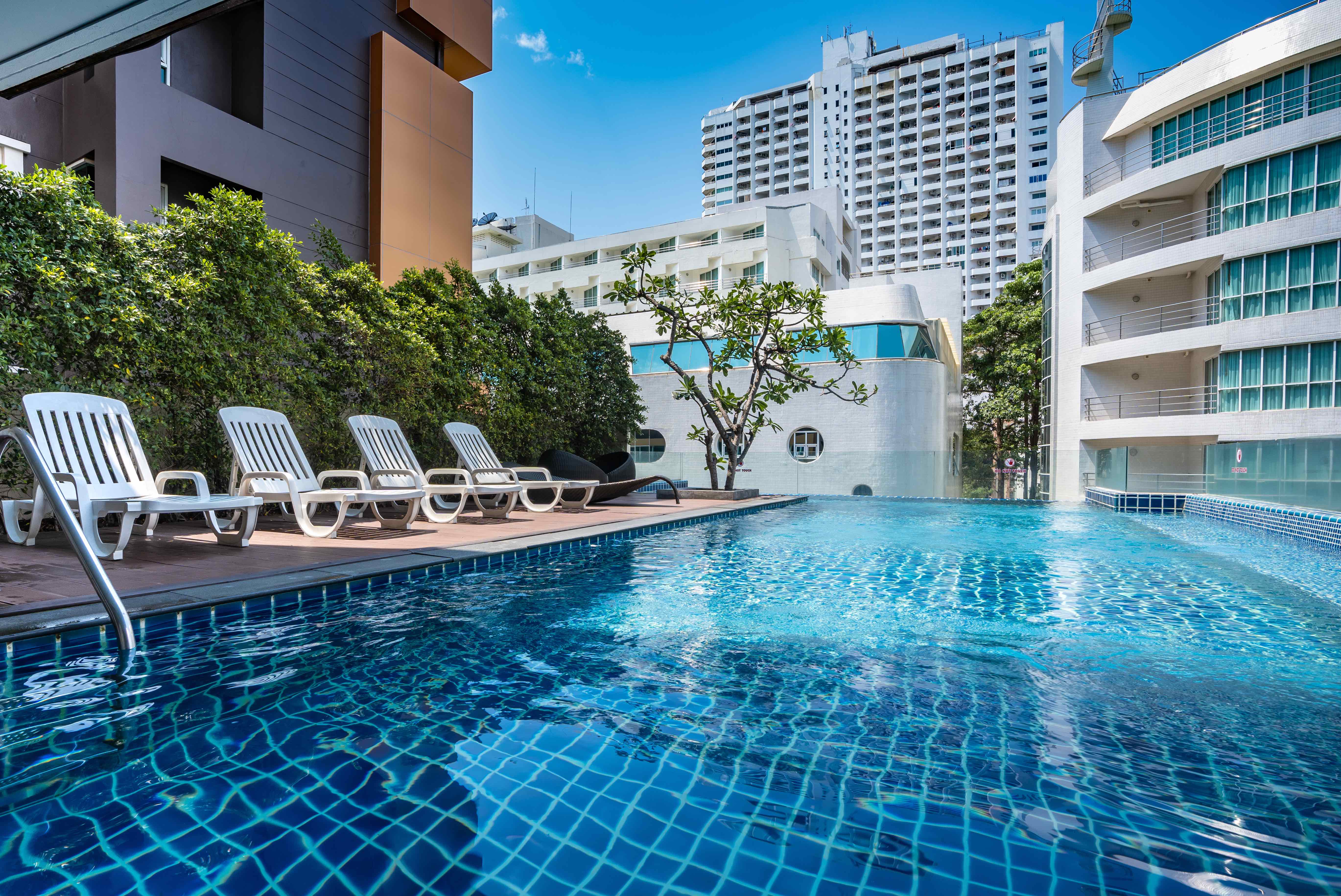 Pattaya hotel 3. A one отель Паттайя. Паттайя отели 3 звезды. Отель в Паттайе с бассейном на крыше. Северная Паттайя отели.