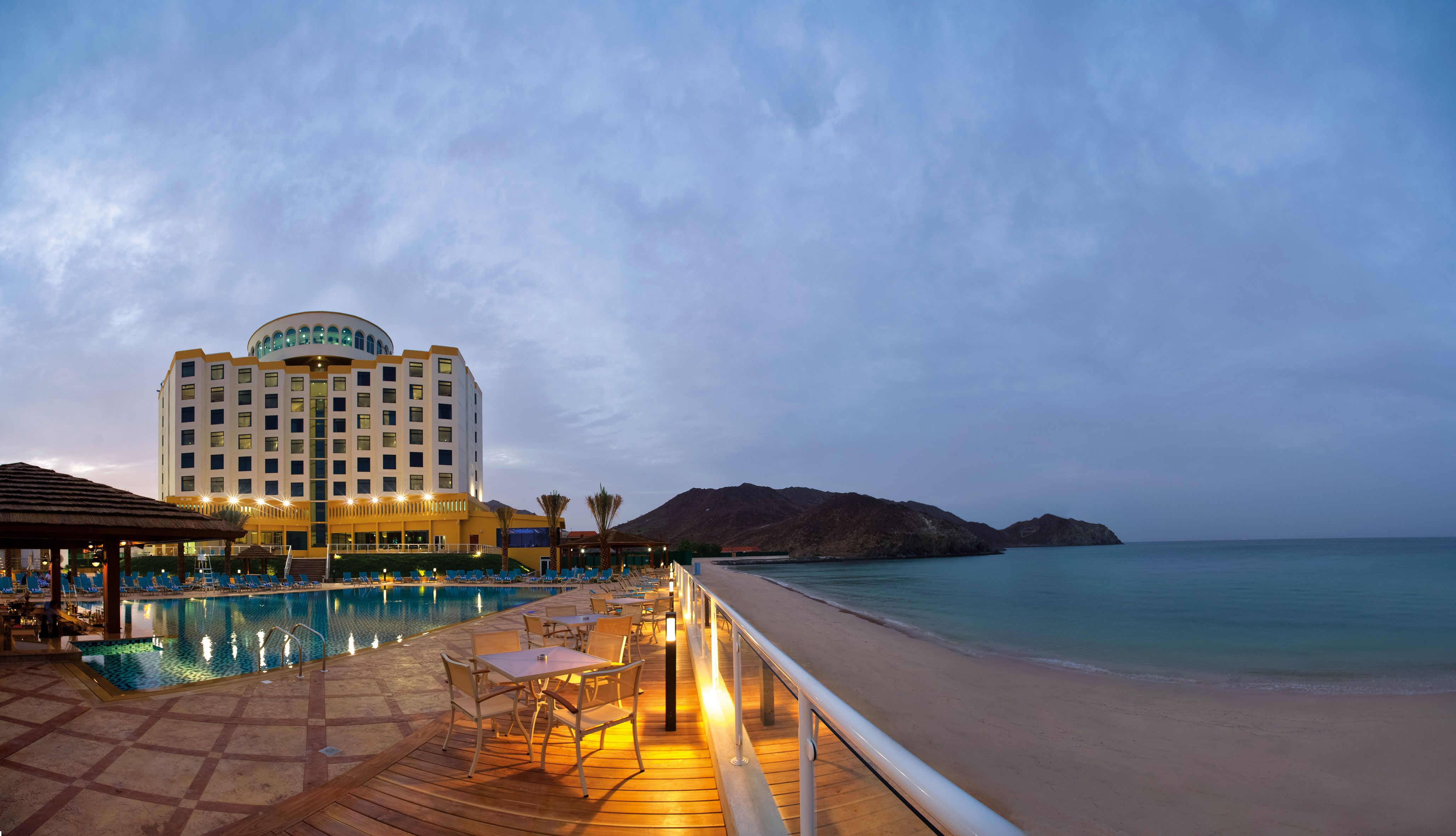 оаэ фуджейра oceanic khorfakkan resort spa