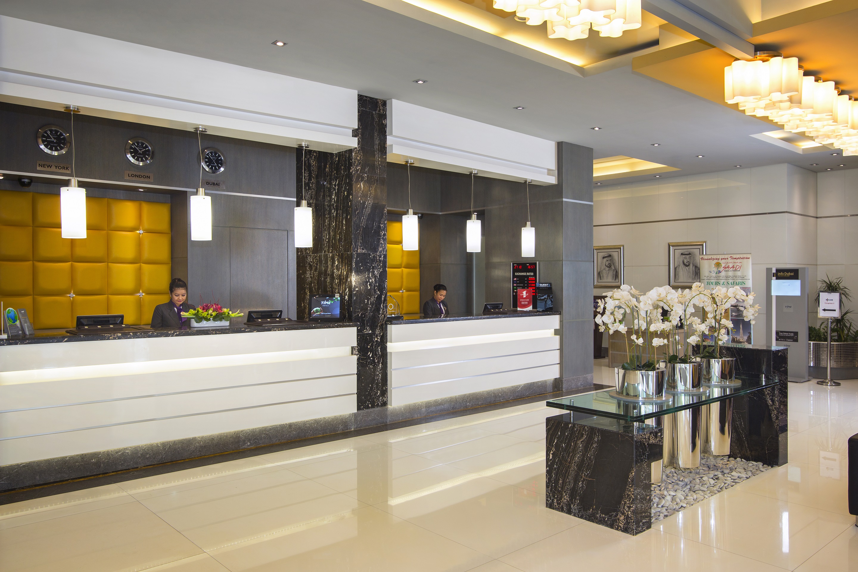 Гранд плаза москва. Time Grand Plaza Hotel 4*. Time Grand Plaza Hotel Dubai. Отель time Grand Plaza розетки. Мини бар в Рио Дубай отель