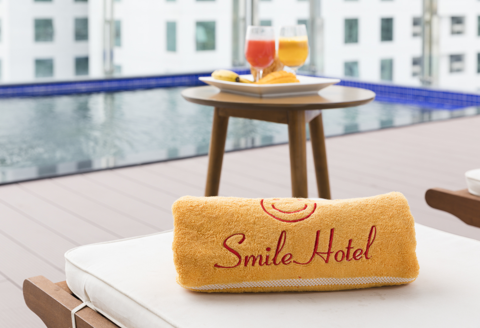 Smile hotel. Отель smile Вьетнам. Отель Смайл Нячанг. Smile Hotel 3*. Отель улыбка счастья.