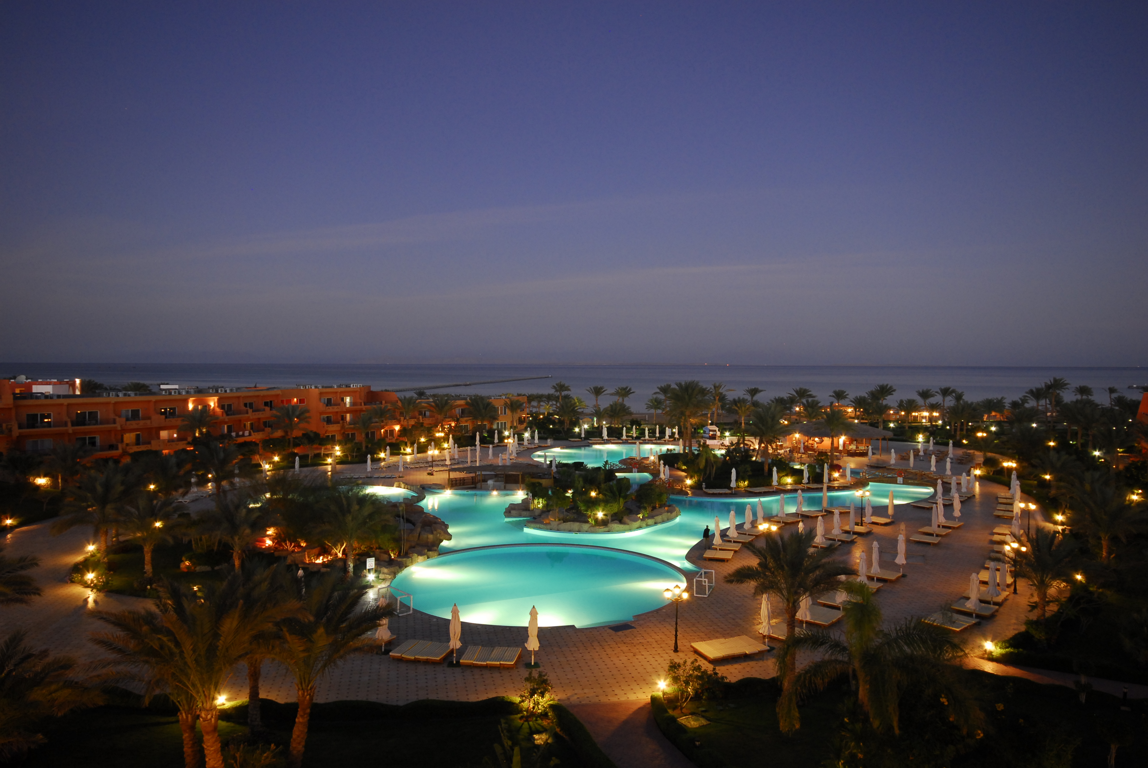 Отель Amwaj Oyoun Hotel & Resort