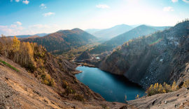 amut-mountain-lake-autumn.jpg