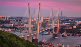 Zolotoy-Bridge-across-the-Zolotoy-Rog-s.jpg