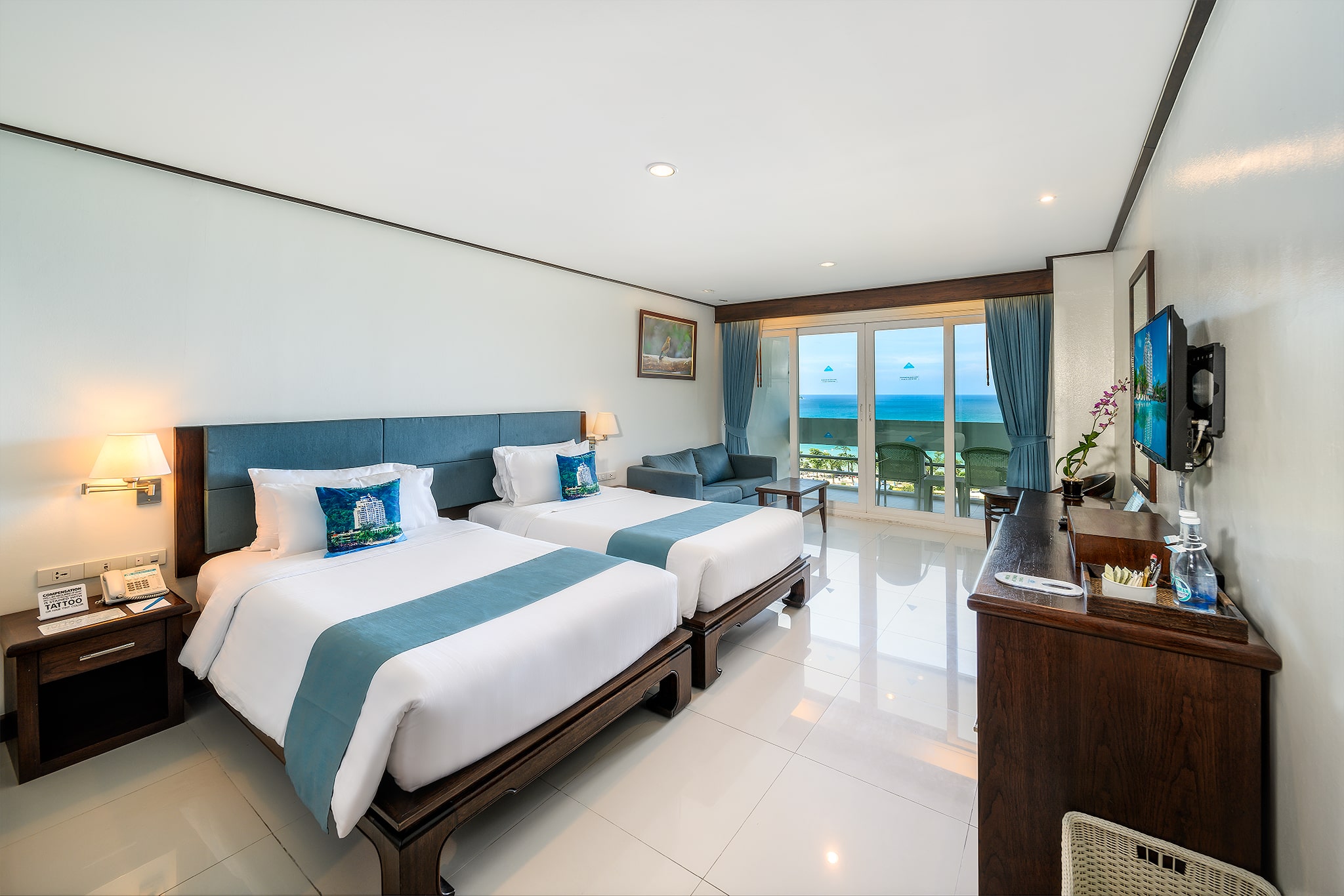 Deluxe sea view перевод. Andaman Seaview 4*. Andaman Beach Suites 4*. Андаман Делюкс Патонг 2024. Андаман Бич Сьютс Пхукет.